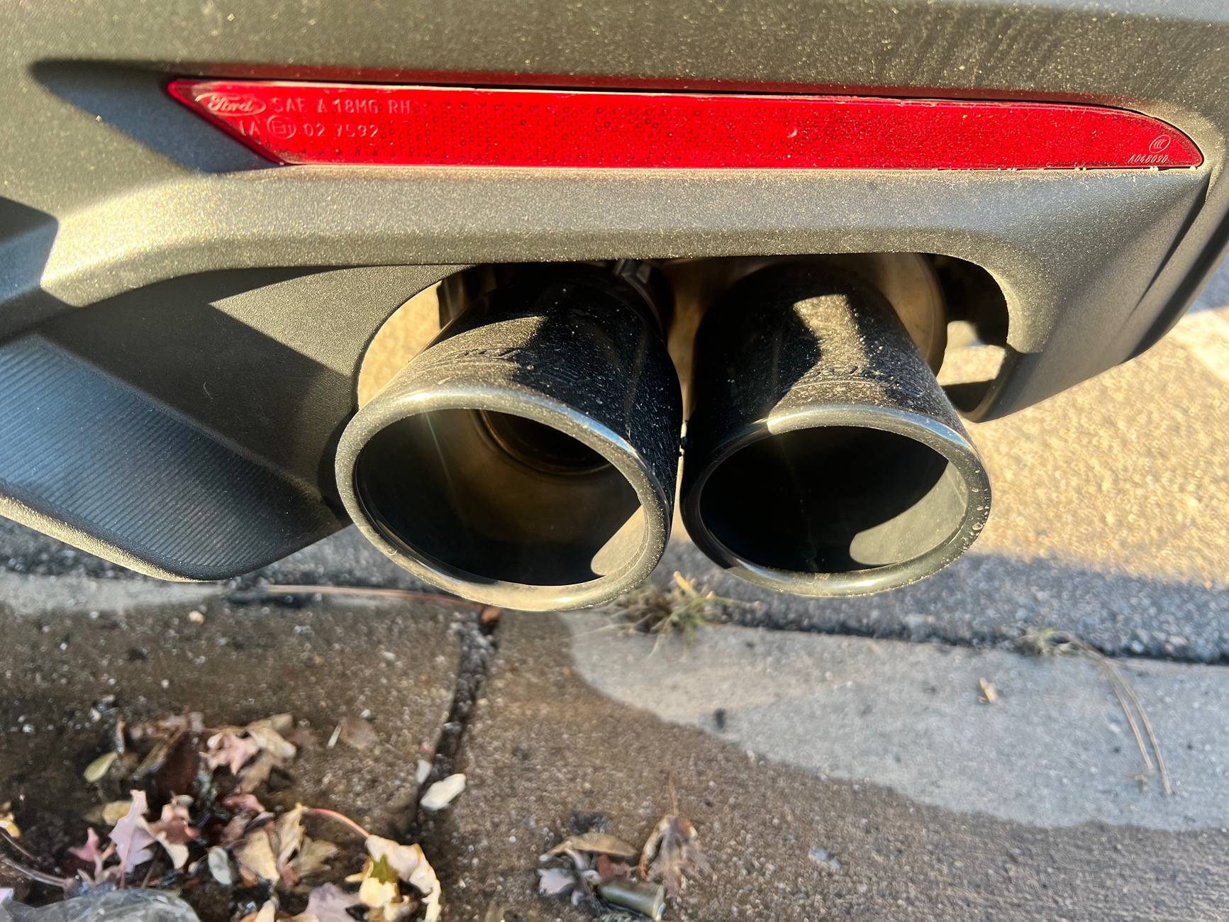 S650 Mustang Borla Atak Catback exhaust tips sticking together 03CB96B9-53D9-451C-B097-40B10061022F