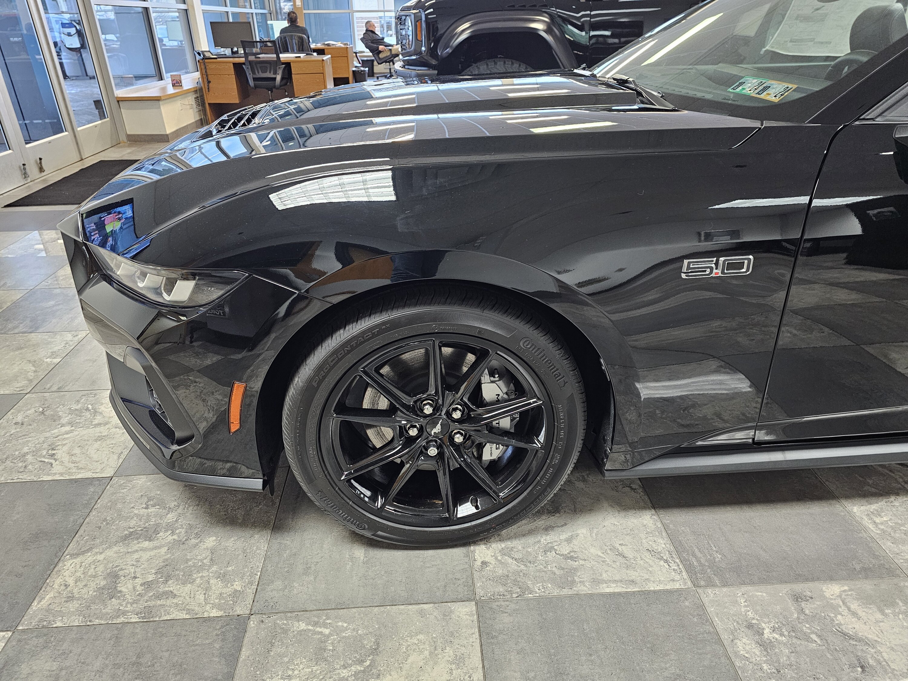 S650 Mustang Check out this covertible's wheels 1000010969
