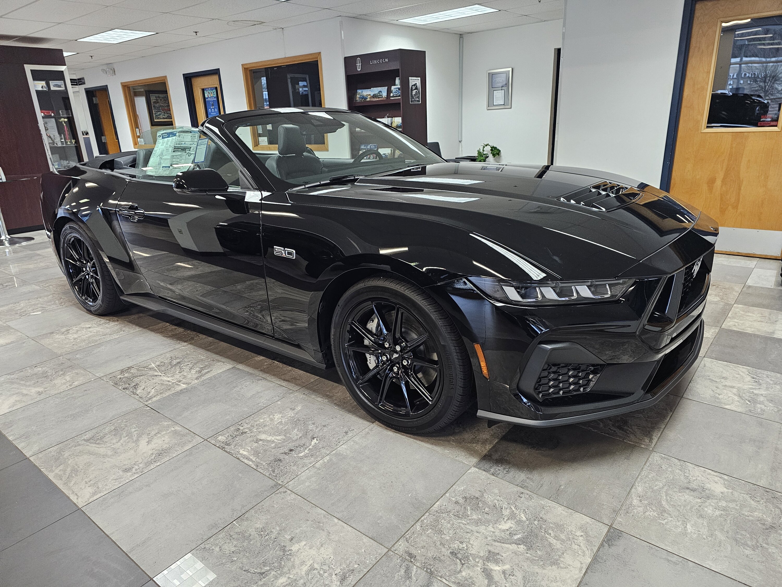 S650 Mustang Check out this covertible's wheels 1000010972