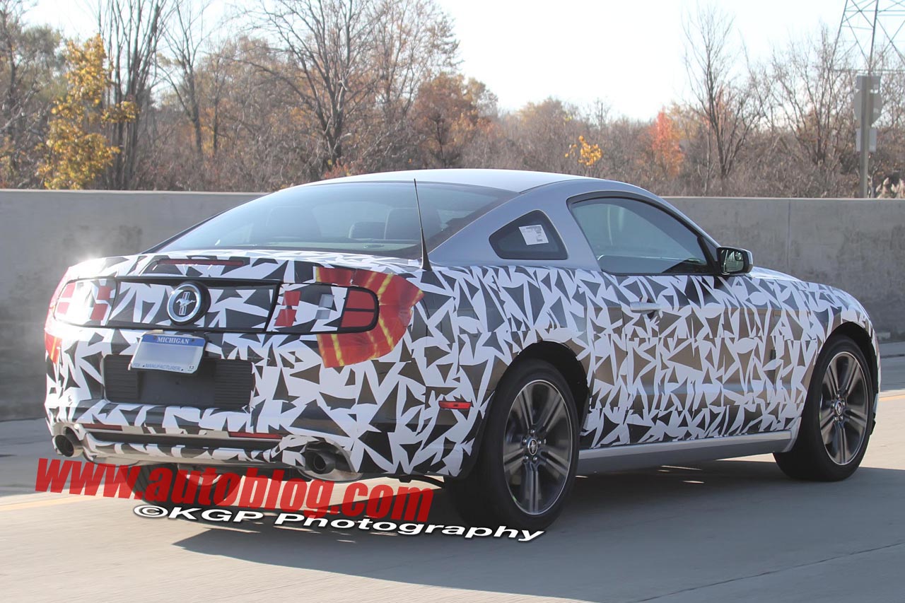 S650 Mustang S650 mule spotted..........with all wheel drive? 102012mustangv6spied