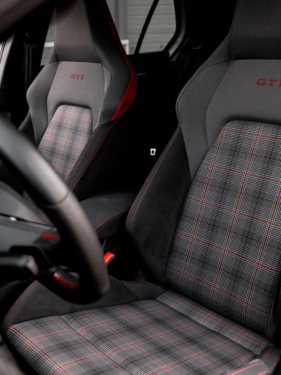 S650 Mustang Base seats? 1673058197679