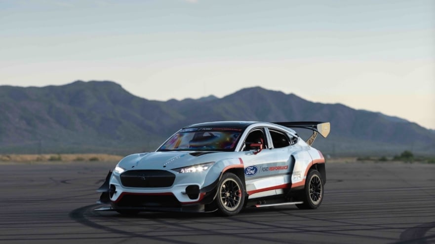 S650 Mustang Ford Performance teasing something.. Mustang Dark Horse S ? 1675440557832