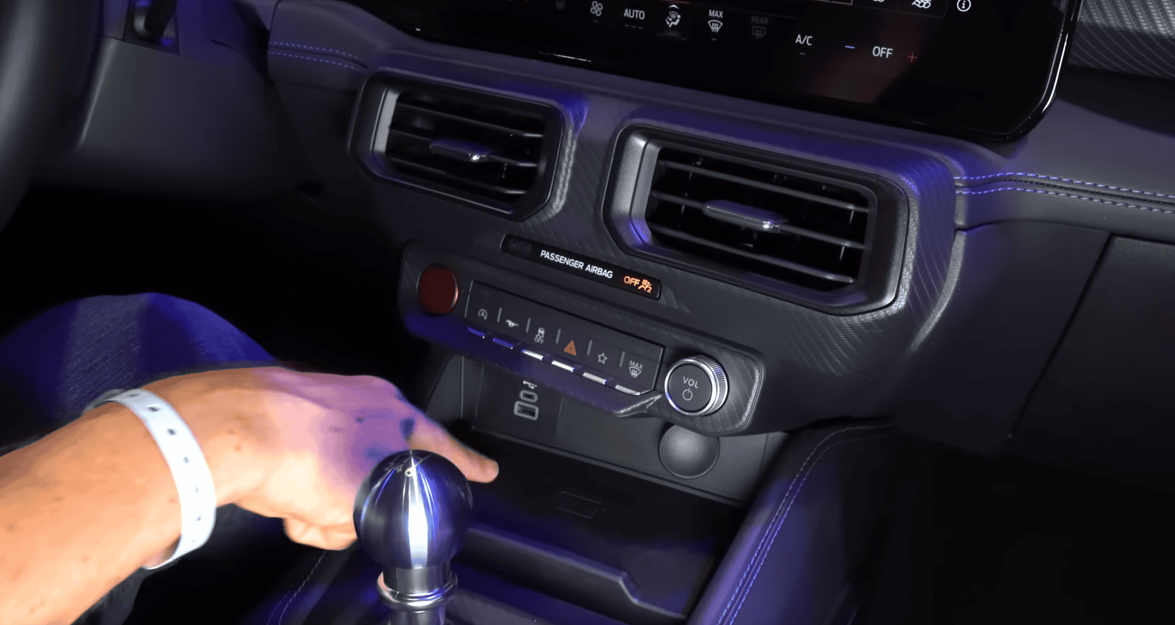 S650 Mustang New 2024 Mustang Dark Horse details: color-shifting Blue Ember paint, stripe options, interior look 1676549112532