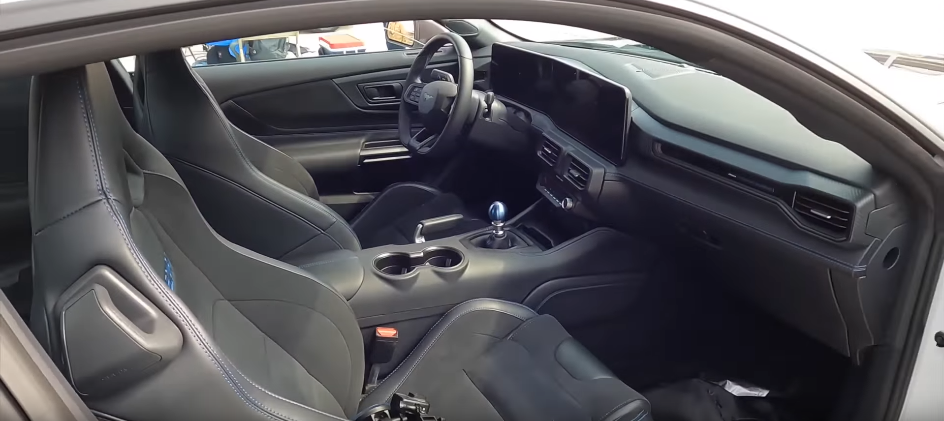 S650 Mustang Any photos of a Dark Horse interior without Appearance Package? 1687485589829