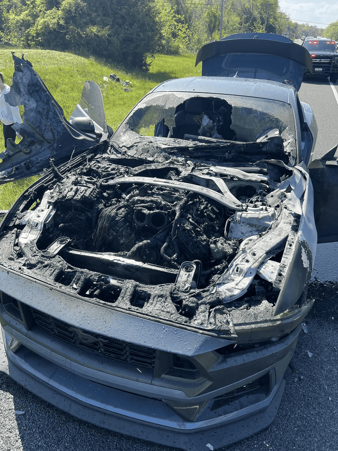 S650 Mustang Dark Horse on fire and burns down (from stuck clutch) 1713484546042-