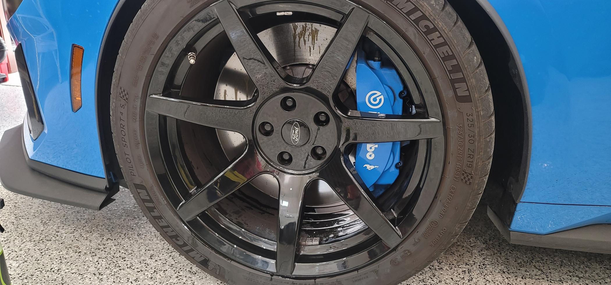 S650 Mustang Black Wheels or Gloss Gun Metal on my Vapor Blue Dark Horse 1715222387169-q2