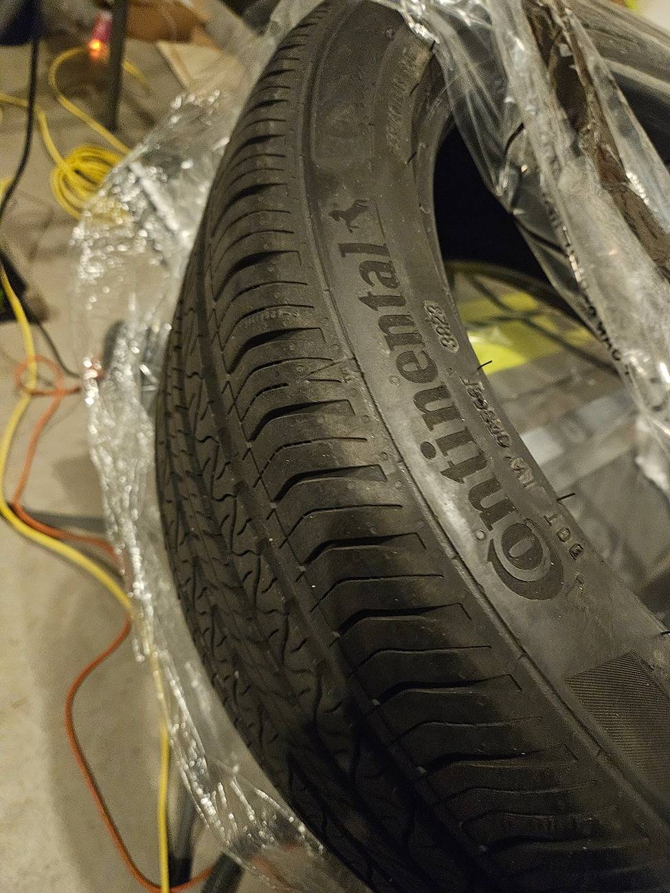 S650 Mustang Original Continental 255/40R19 96W all season with ~500 miles for sale 17369095975017275274673010181689