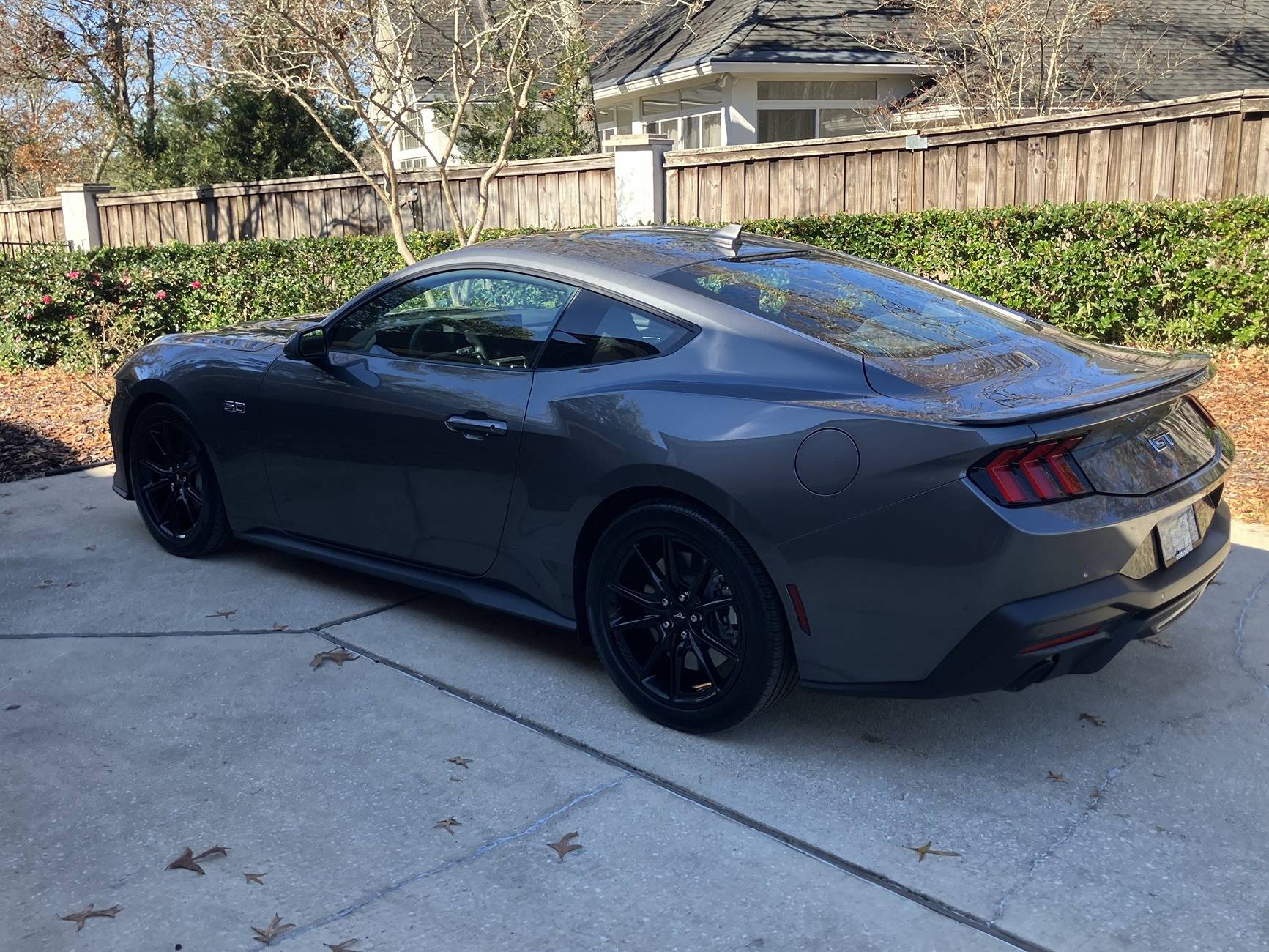 S650 Mustang Sliver or black rims for carbonized grey 19