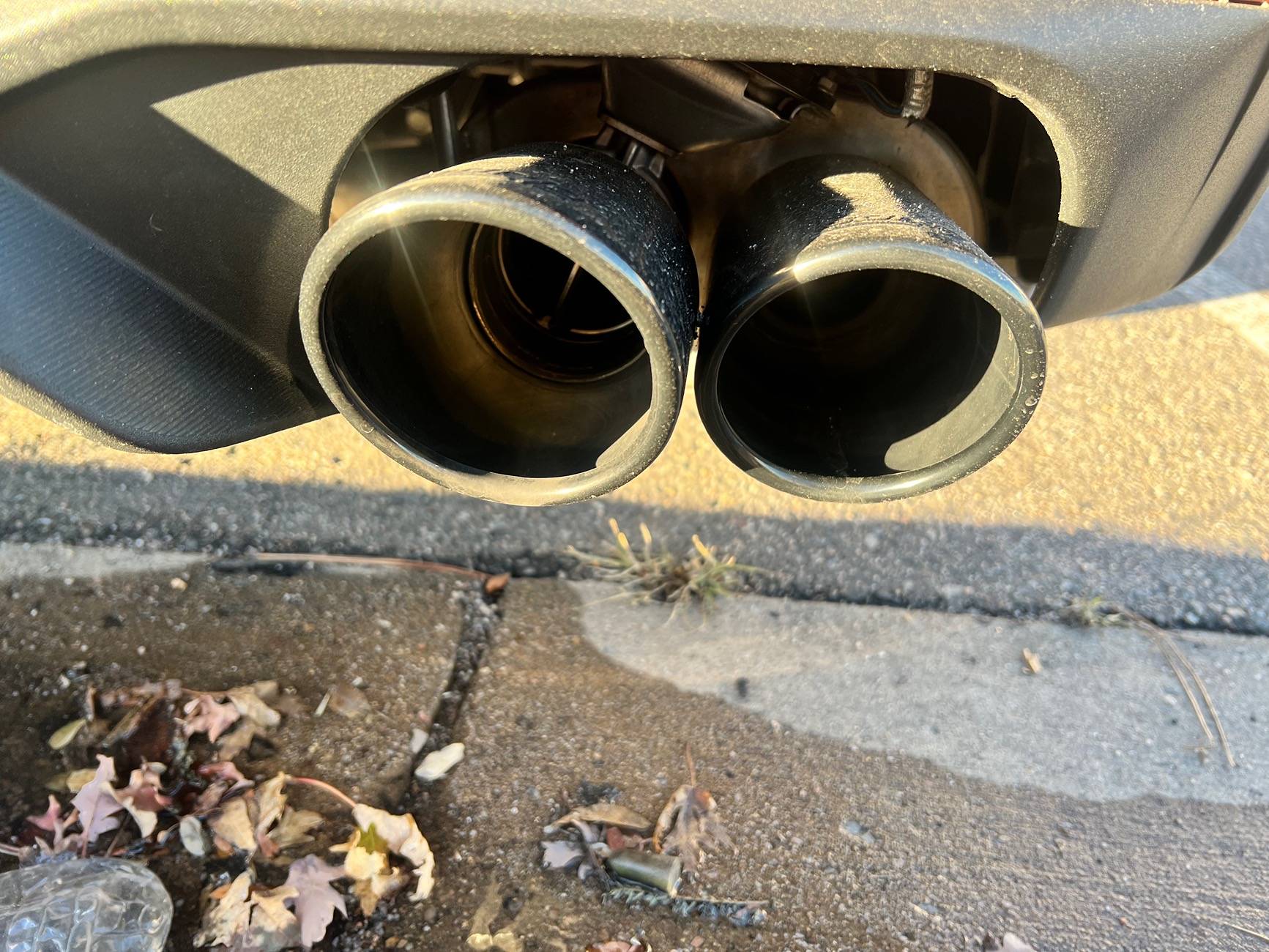 S650 Mustang Borla Atak Catback exhaust tips sticking together 1F70CCC9-1EDA-4389-8AB9-C64639356935