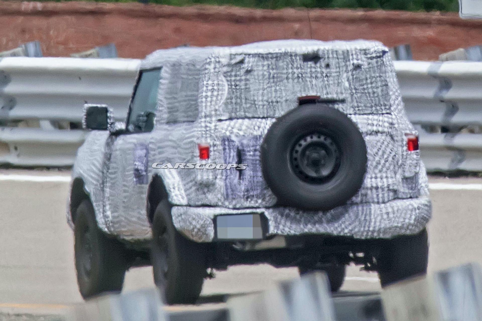 S650 Mustang First Look: S650 Mustang Prototype Spied With Production Body! 📸 2021-Ford-Bronco-2-door-prototype-spy-shots-11