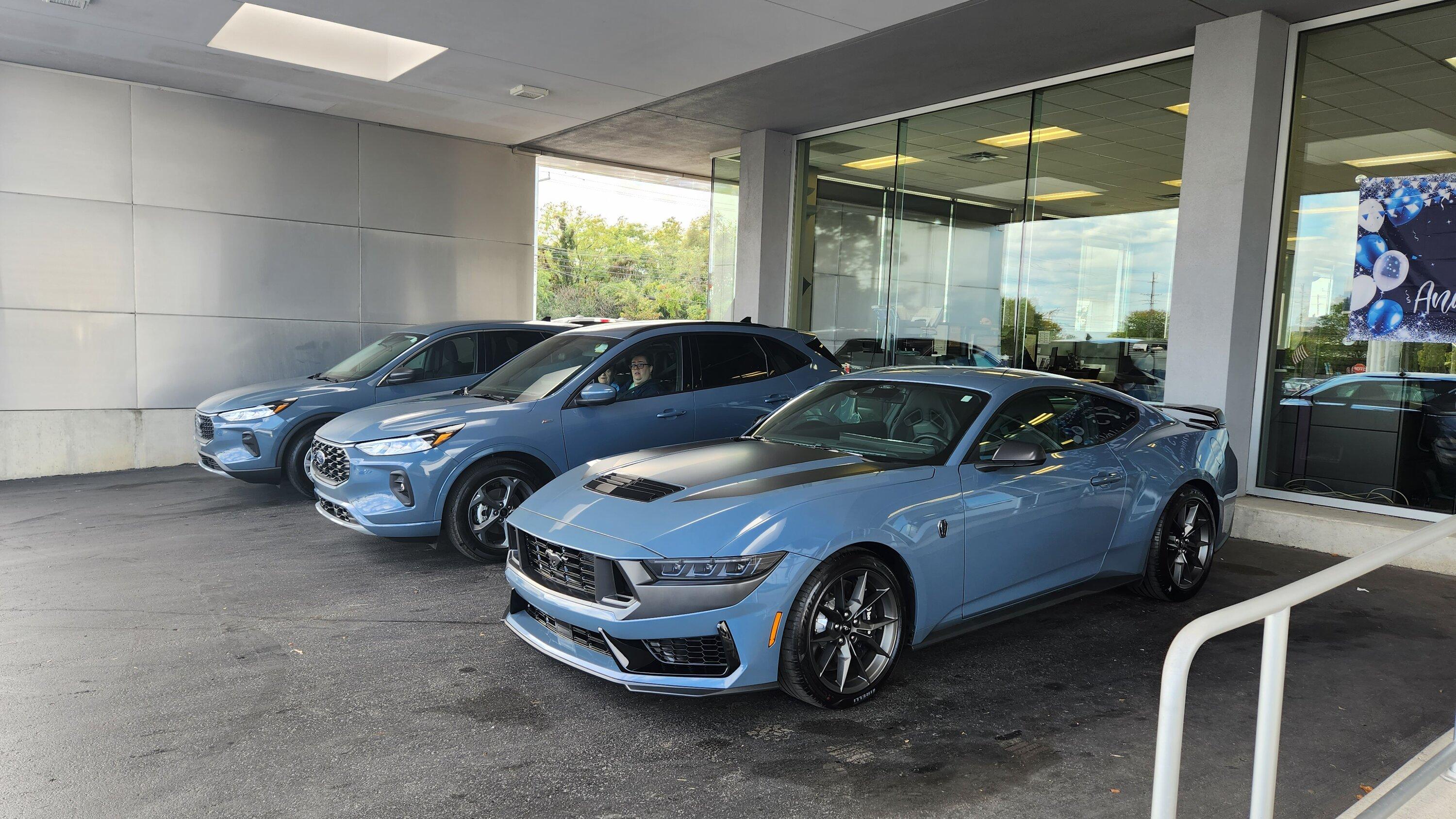S650 Mustang 2024 Dark Horse Vapor Blue Metallic (600A, manual, Recaro seats) - Cincinnati, OH 20230919_135543