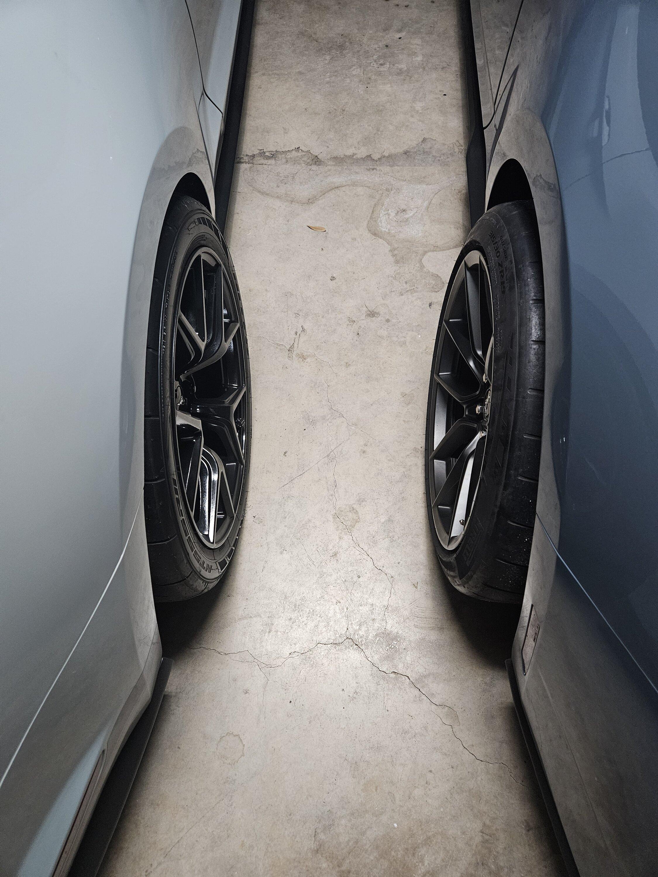 S650 Mustang HP Darkhorse Wheels installed on Base Darkhorse 20240221_235101