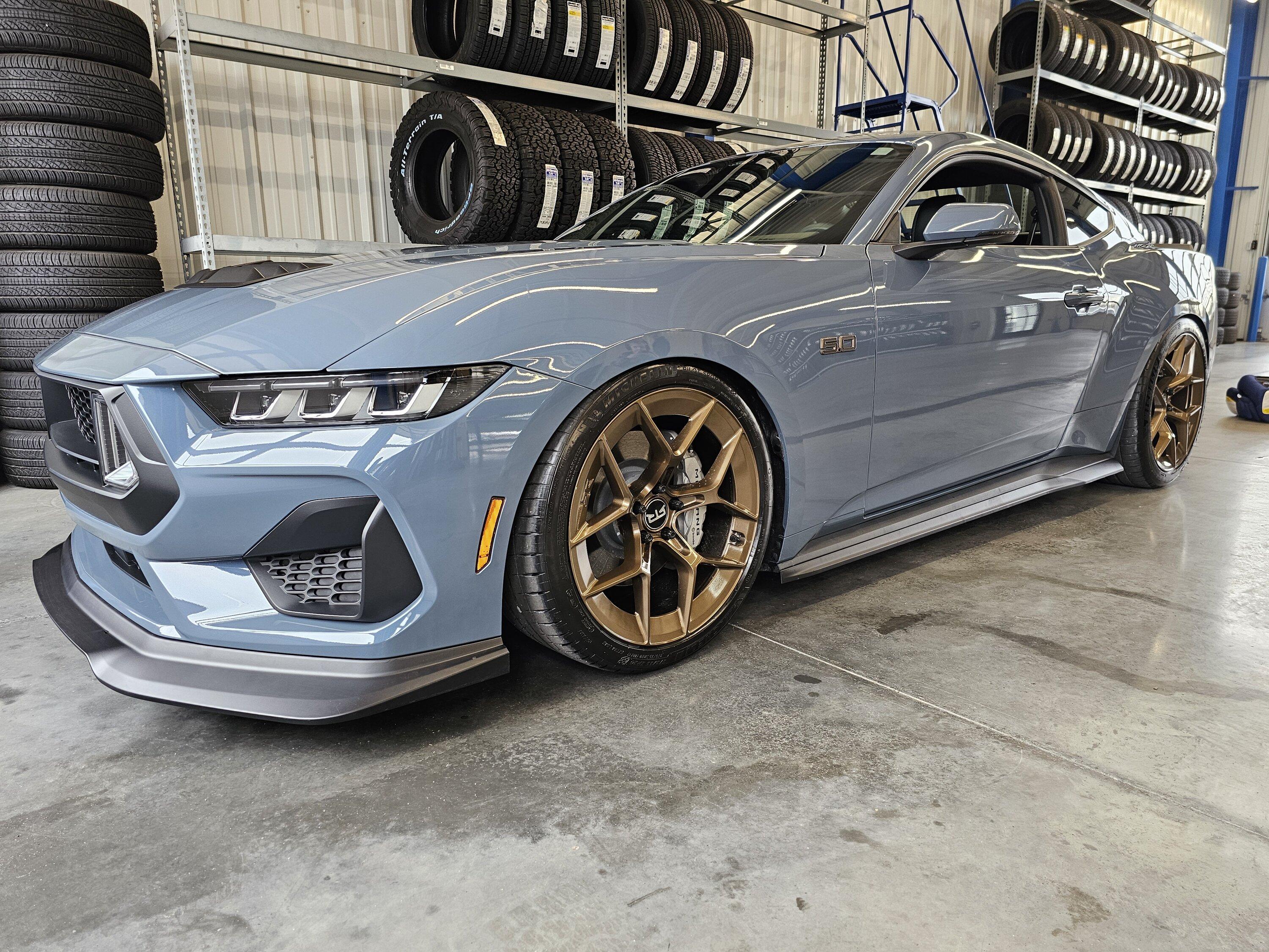 S650 Mustang What's going on with Vapor Blue colour?? Some doubts about the true tone 20240301_122343