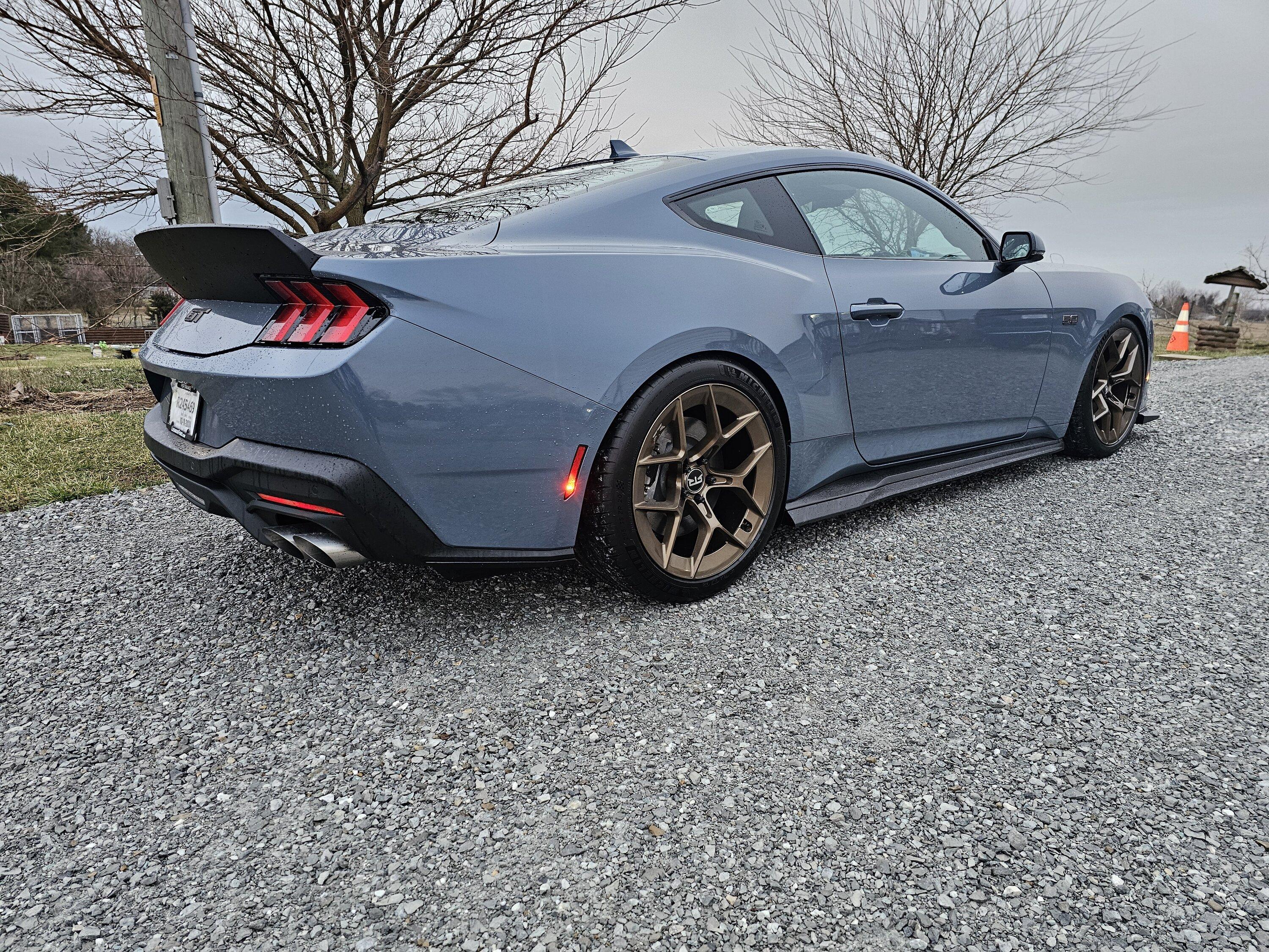 S650 Mustang What's going on with Vapor Blue colour?? Some doubts about the true tone 20240301_180848