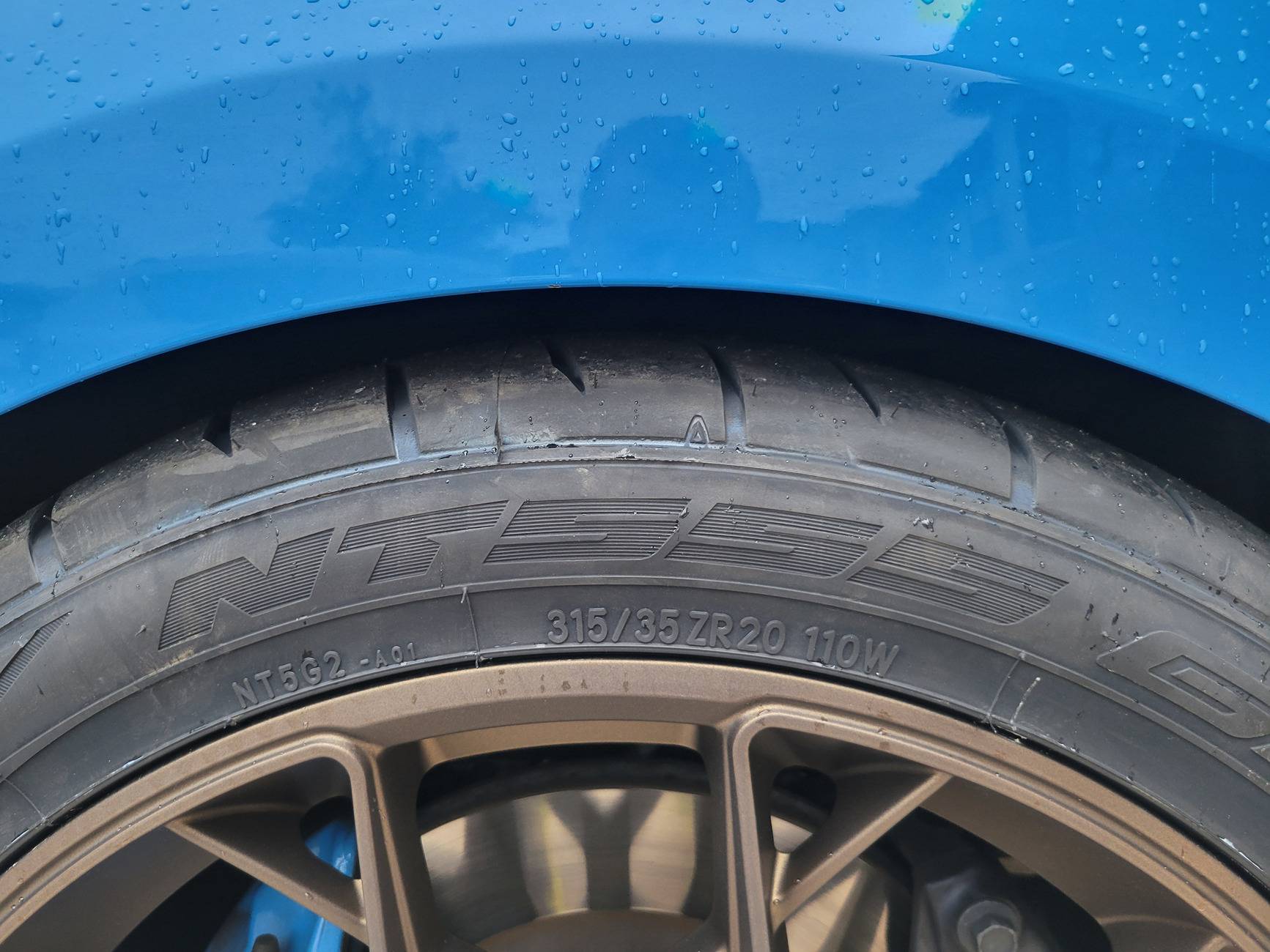 S650 Mustang filling up wheel gap going with a 20" wheel from a 19" wheel without springs 20240420_135419