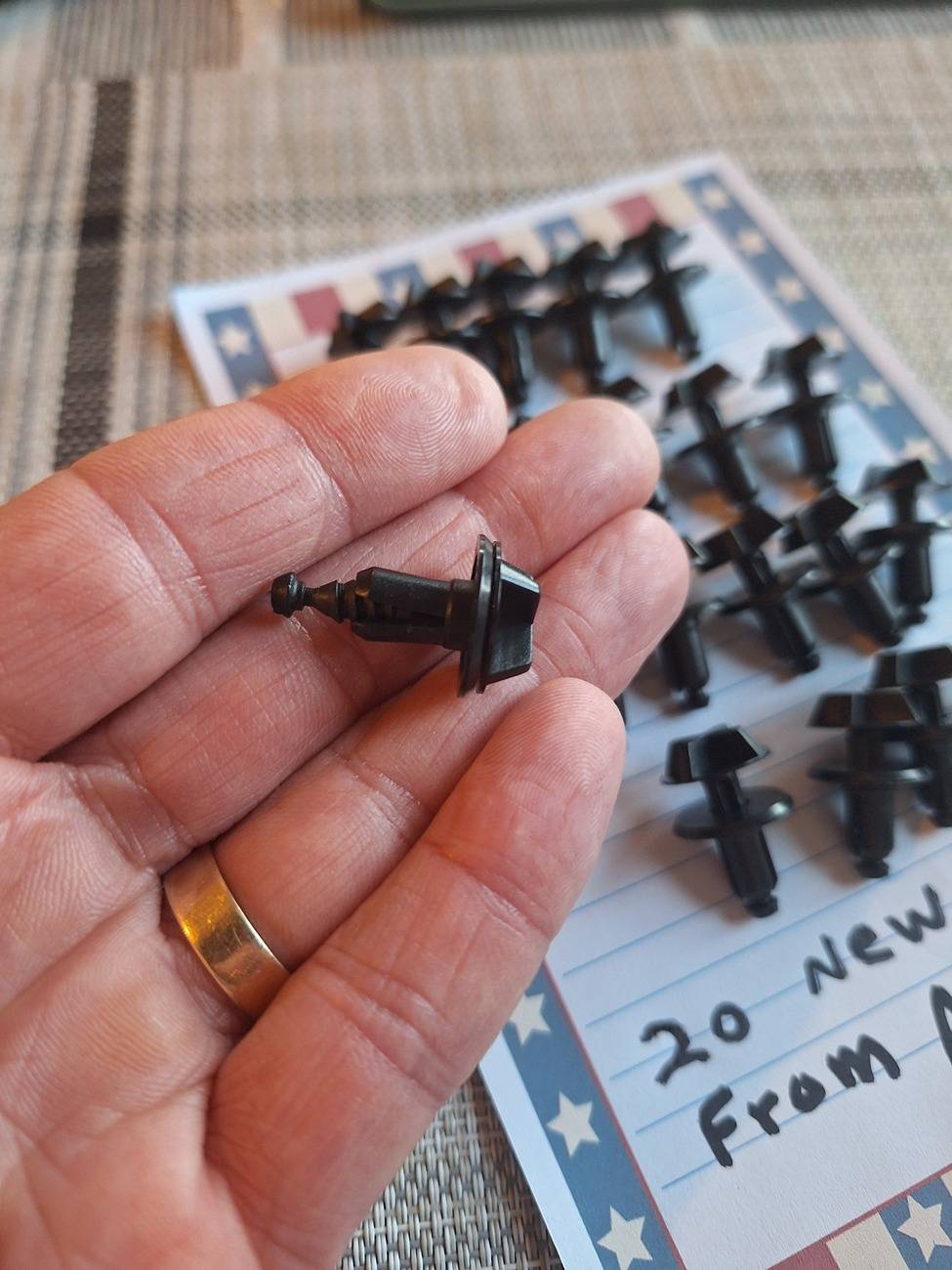 S650 Mustang Replacement Battery Cover Pin Clips 20250306_172836