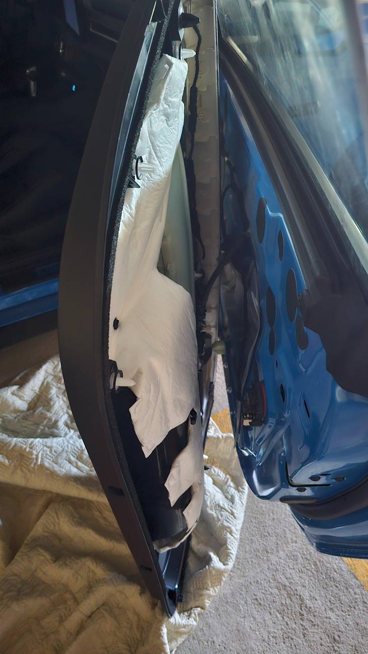 S650 Mustang Are the side mirrors with turn signals plug and play? 20250328_125240