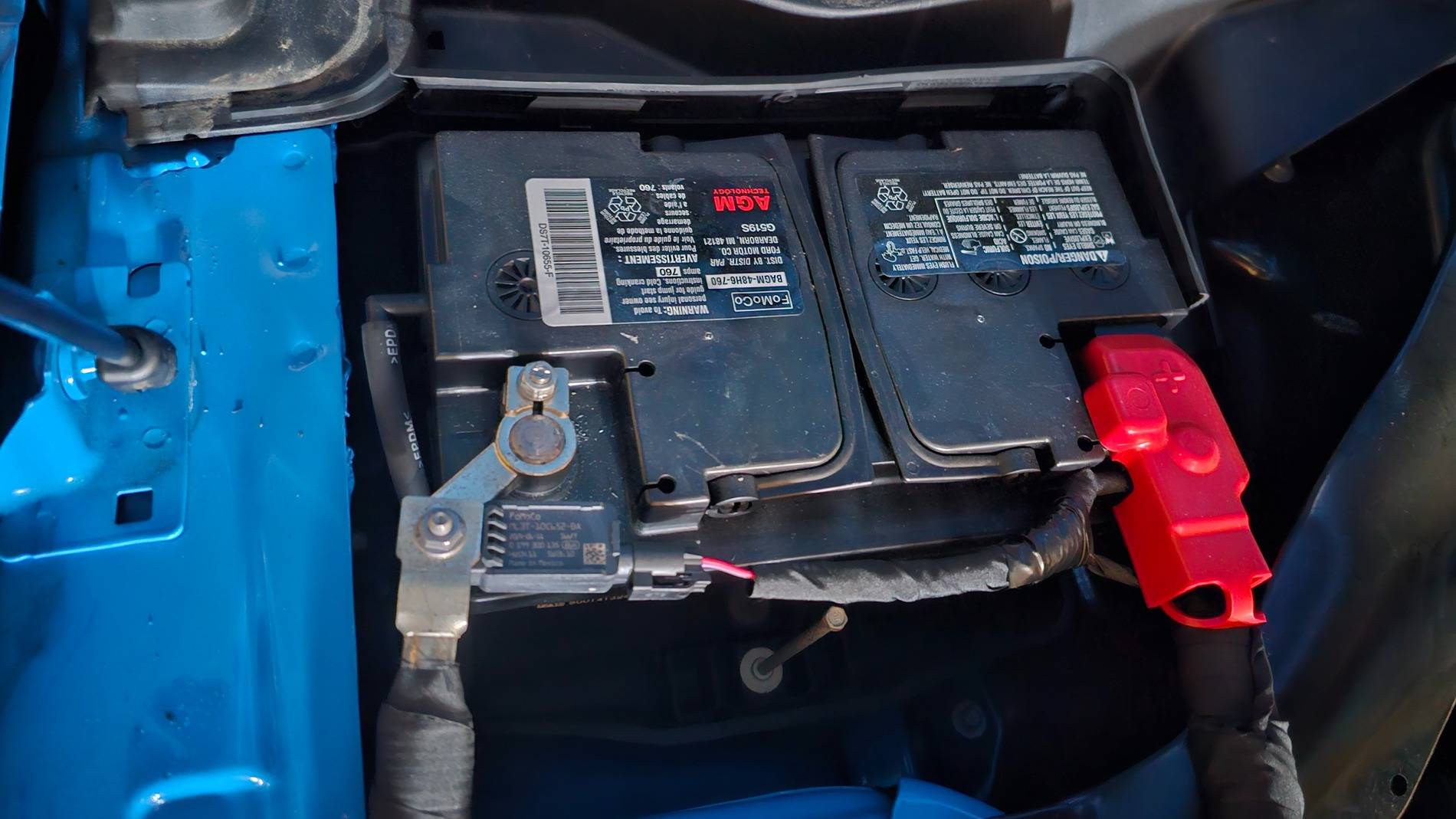 S650 Mustang How to remove the car battery? 20250523_133344
