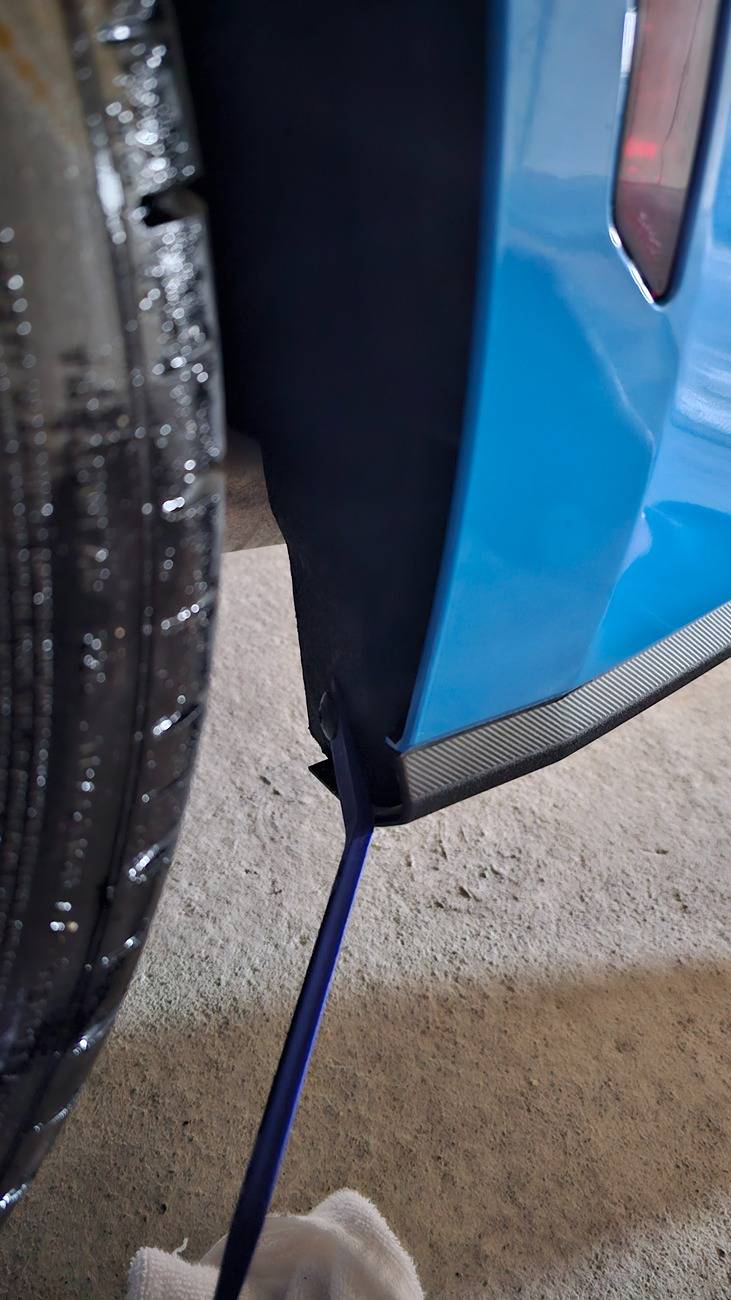 S650 Mustang How does this screw push pin work? 20250527_130430