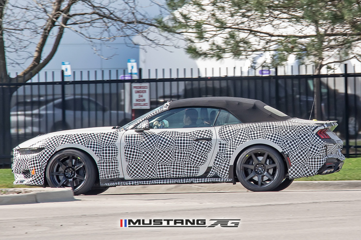 S650 Mustang 2026 Shelby GT500 Mustang Convertible Spied w/ Revised Grille, Carbon Fiber Wheels & Larger Global Market Side Mirrors 2026-shelby-gt500-mustang-convertible-prototype-spied-5