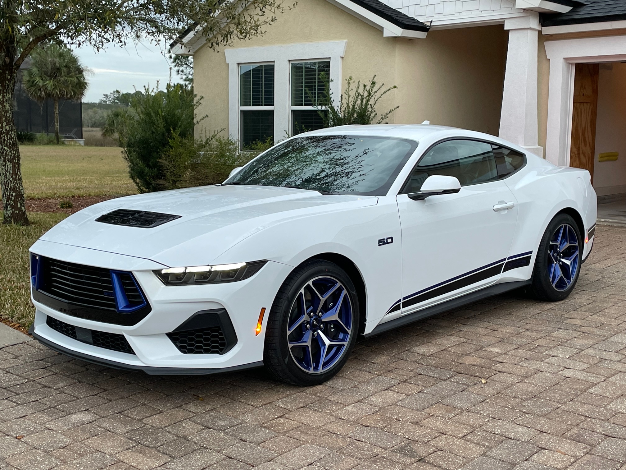 S650 Mustang 24 GT/CS white/ blue wheels! 24 gt cs 1