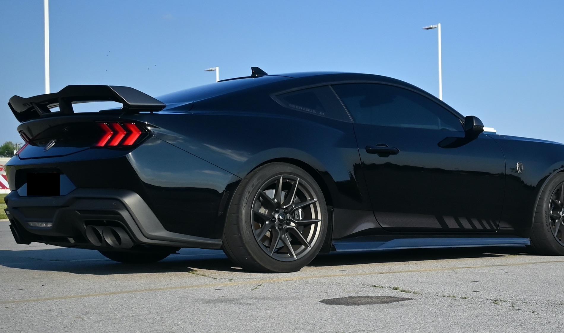 S650 Mustang New S650 Rocker Stripes and Decals 3.JPG