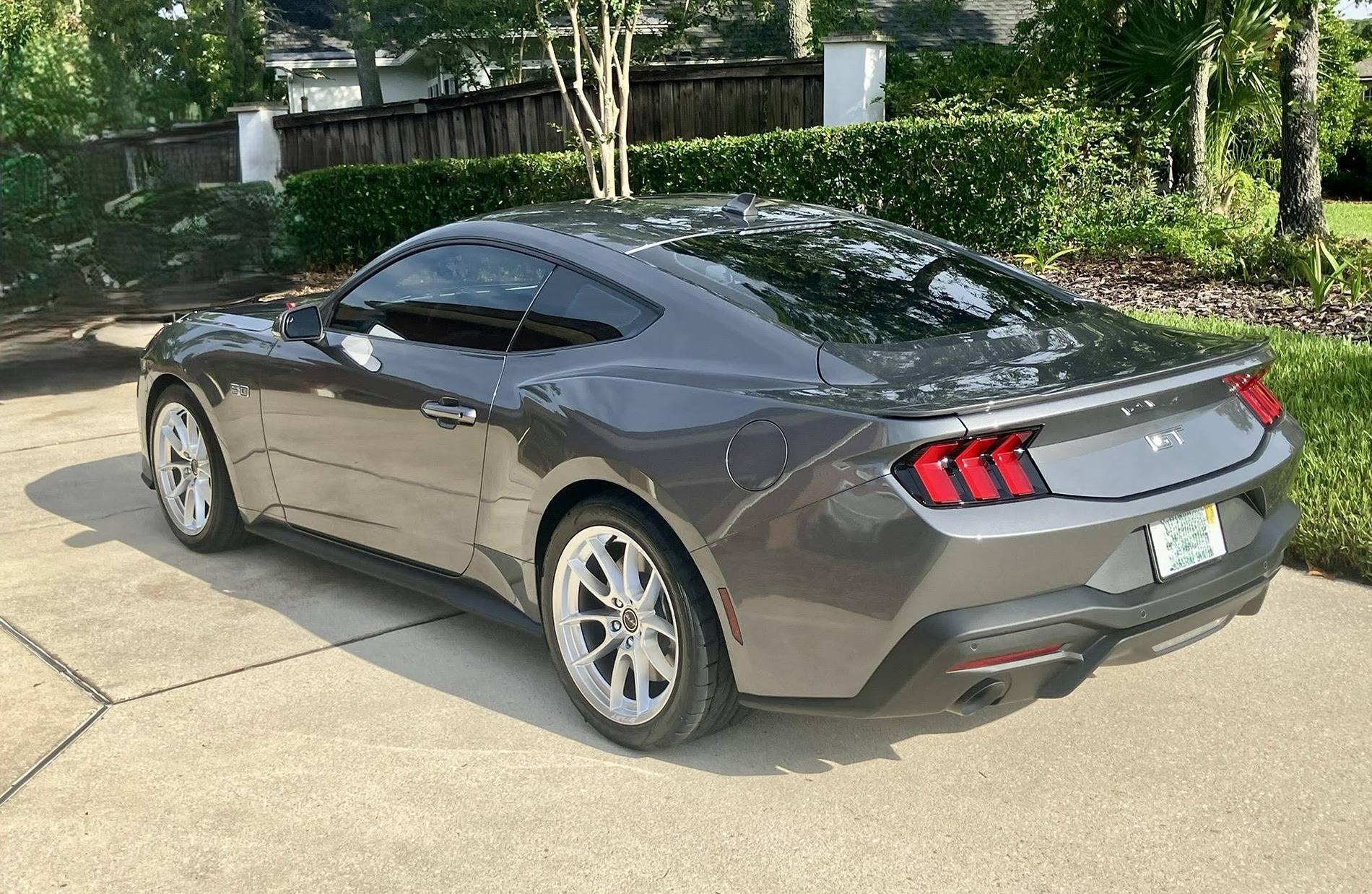 S650 Mustang Sliver or black rims for carbonized grey 33