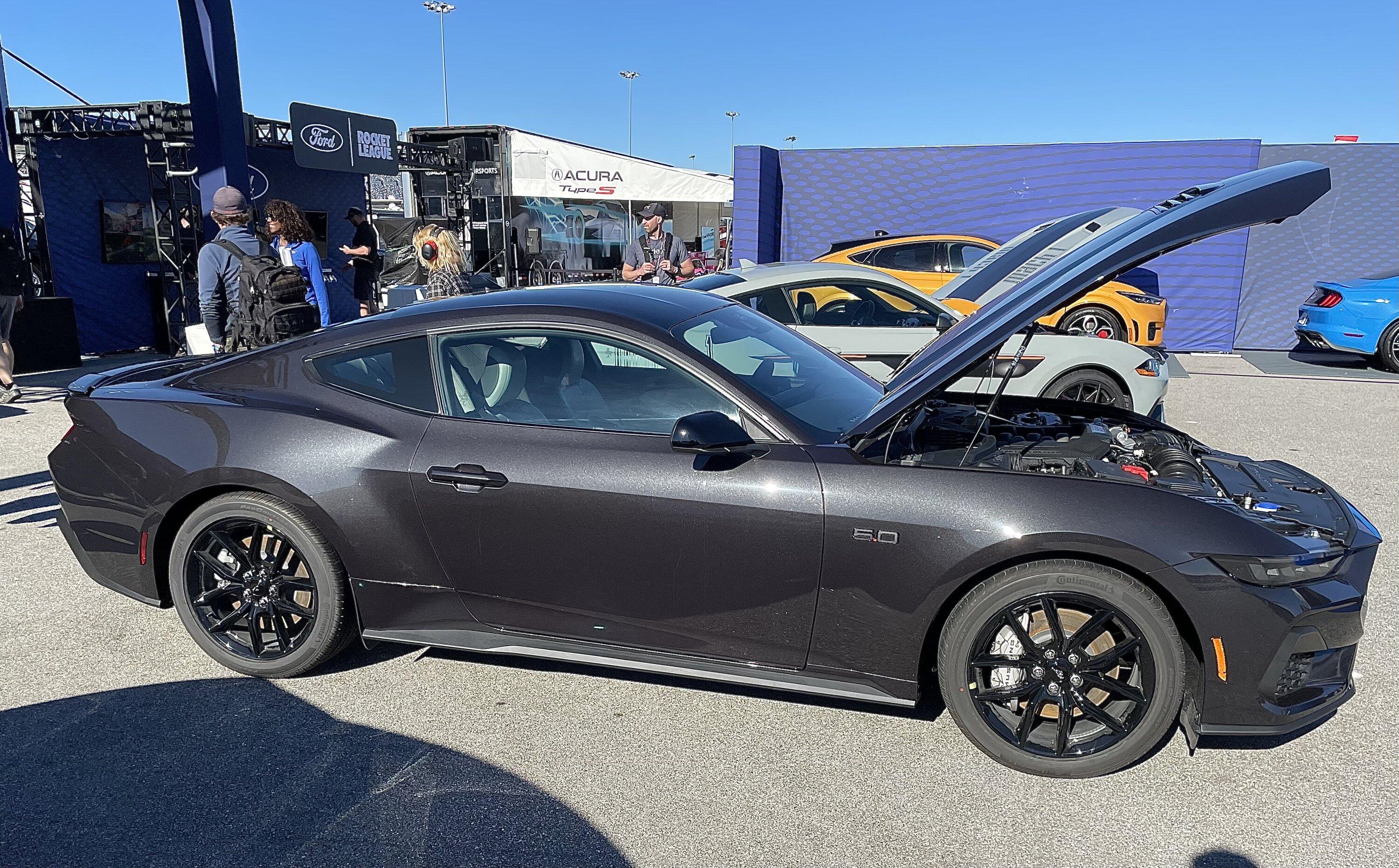 S650 Mustang S650 vs S550 real life side by side comparison look (rear view) 81C63258-A3AE-4CB7-BA19-5E76C5D5A593