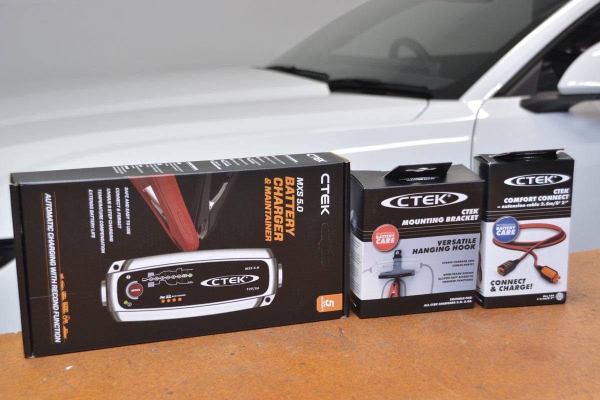 S650 Mustang Connecting CTEK/Battery Tender _DSC8328_1200