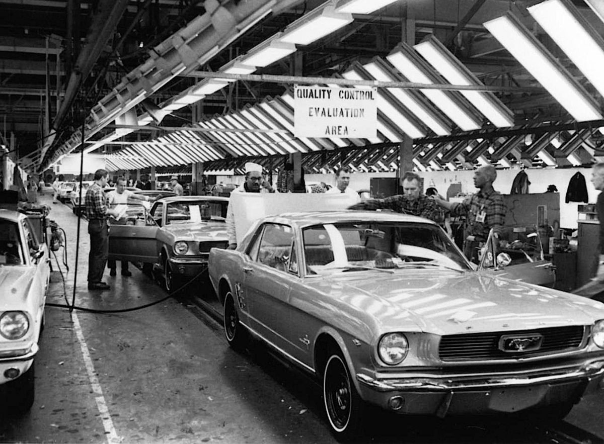 S650 Mustang 6/1/22 unveil for S650 Mustang or something else? ford-mustang-assembly-line-2