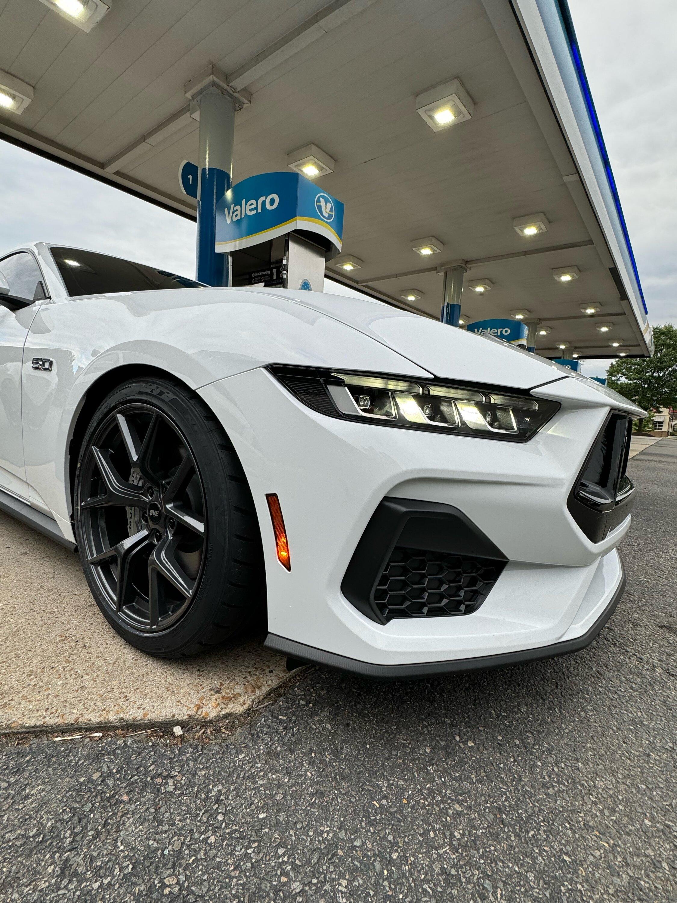 S650 Mustang White 2024 Mustang GT on SVE SP2 Wheels image0 (4) (1)