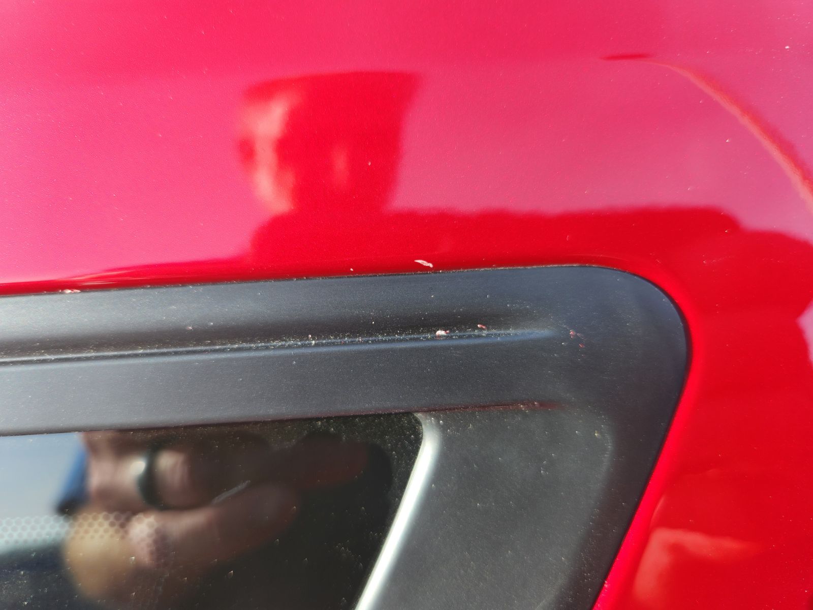 S650 Mustang Window scratched before delivery and repair image000000