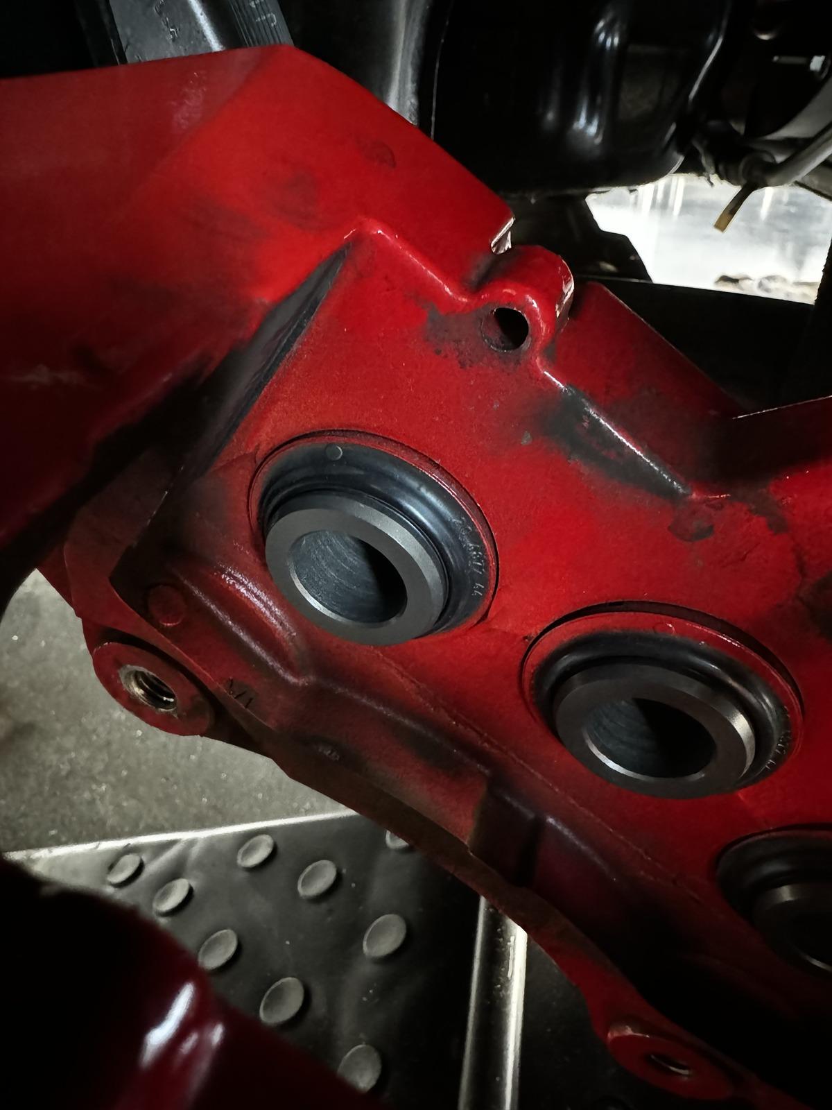 S650 Mustang I dun goofed and damaged my Brembo Brakes (broken seals?) IMG_0545