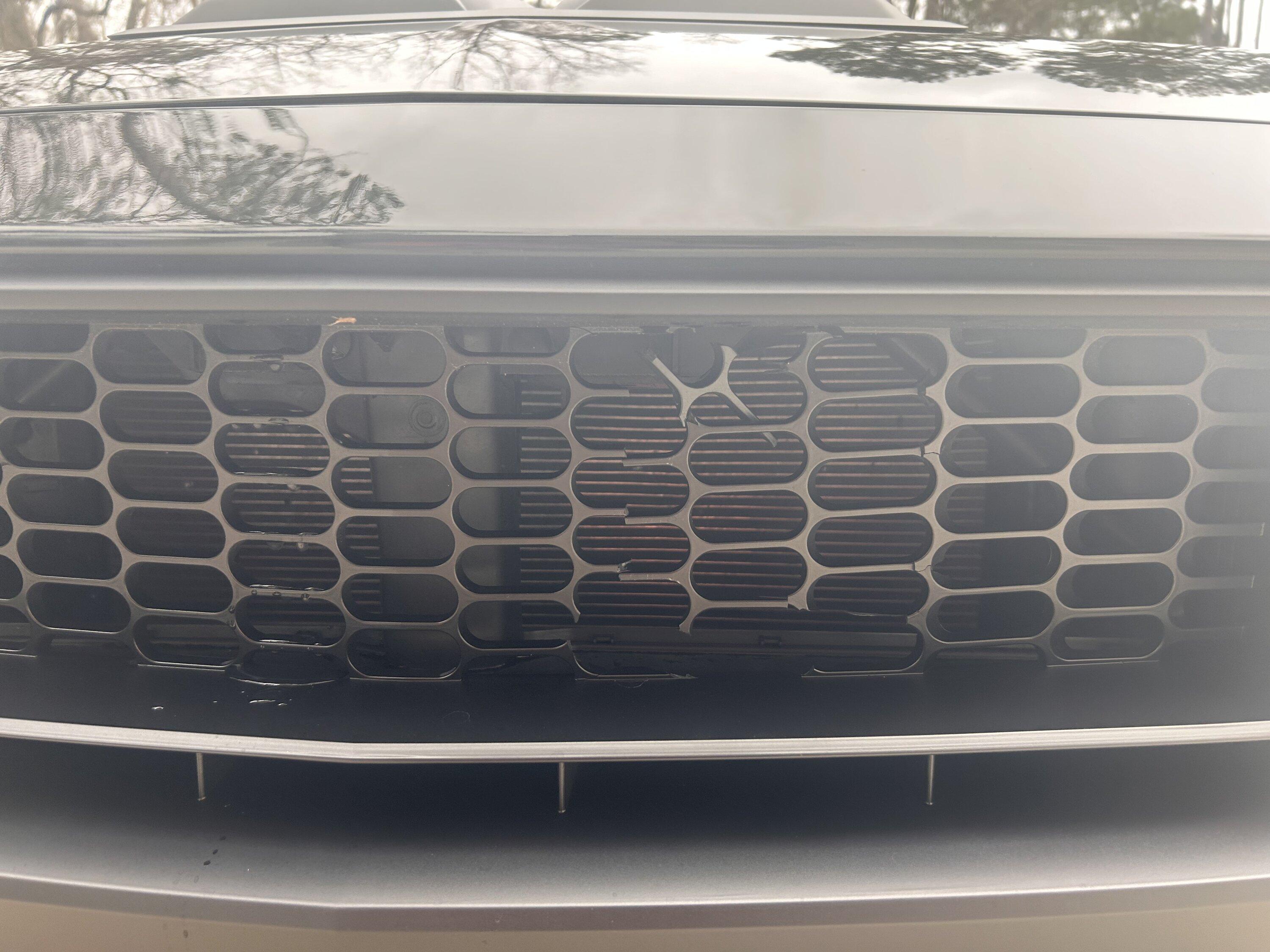 S650 Mustang Anyone install RTR upper grille? IMG_0872