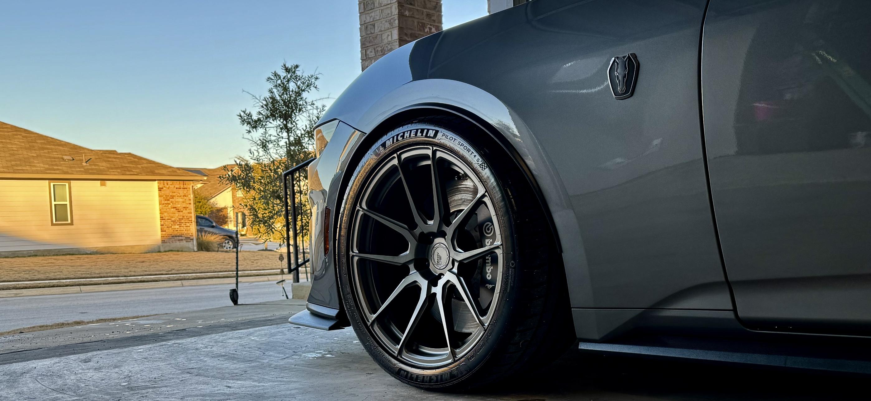 S650 Mustang Mach-1/Dark Horse Front Wheel Lip Mold Fender Flares IMG_1085
