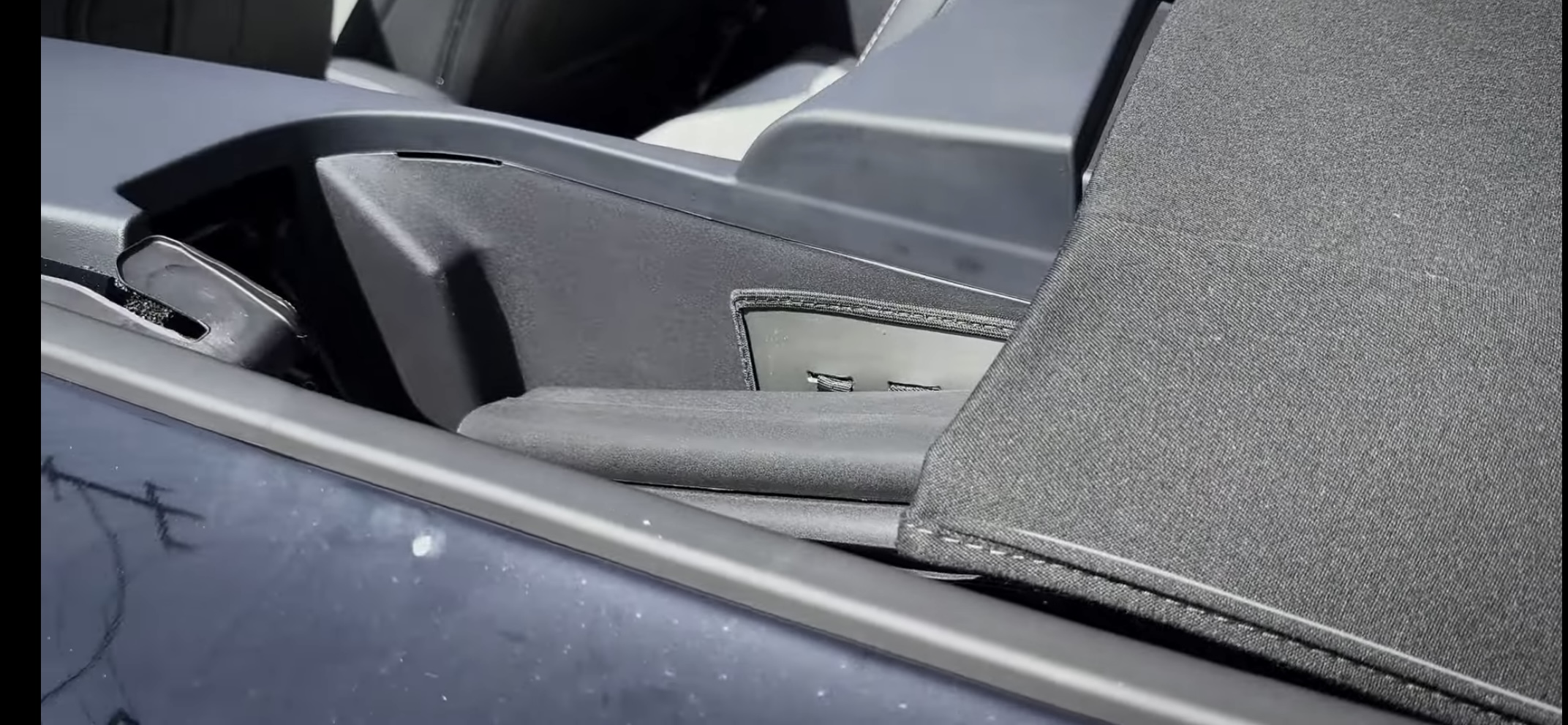 S650 Mustang Convertible Boot Side Plastic Cover Panels IMG_1755