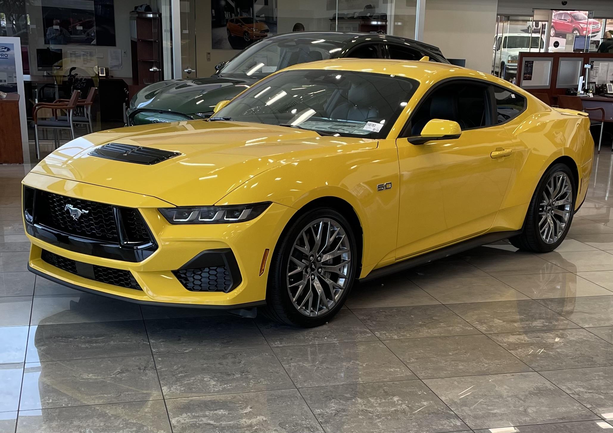 S650 Mustang Yellow Splash Metallic ? IMG_3428