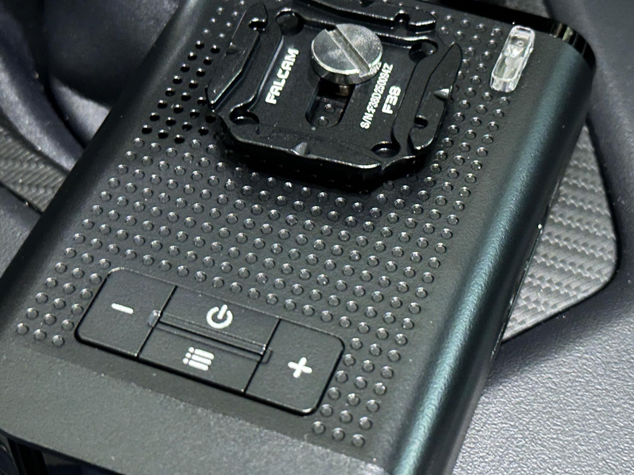 S650 Mustang Redenso DS1 radar detector mounting IMG_4329