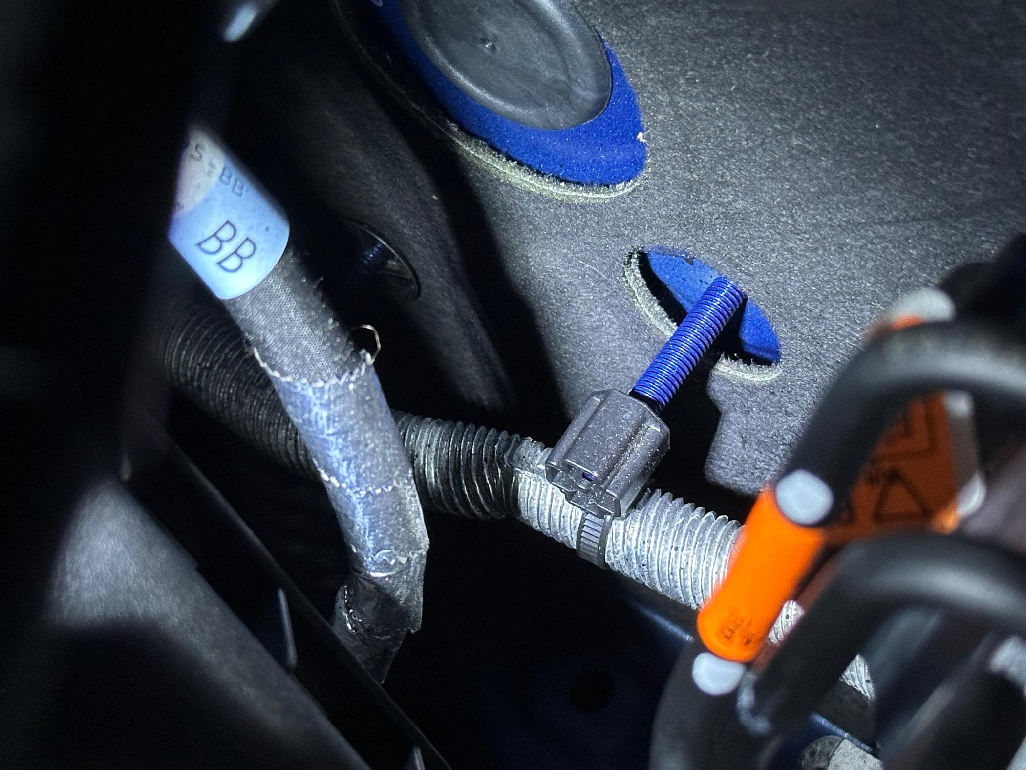 S650 Mustang Recall 24S36 - Leaking Hydraulic Clutch Pressure Line IMG_4890
