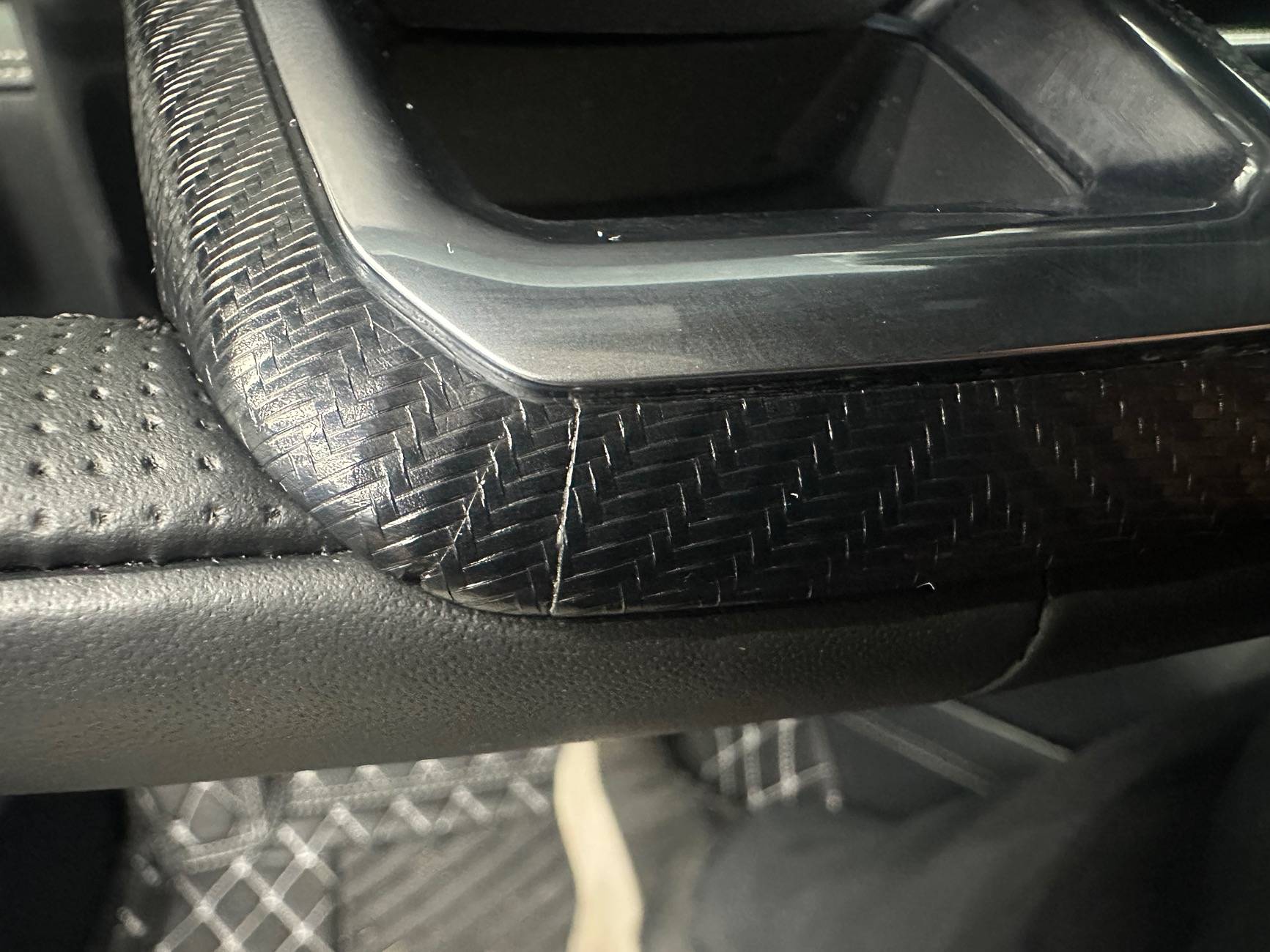S650 Mustang Steering wheel plastic cracking IMG_5101