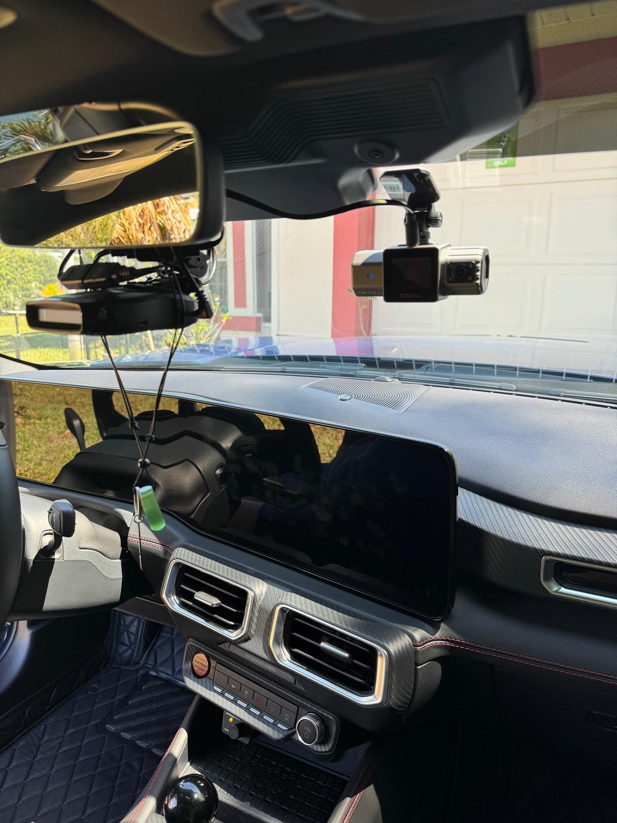 S650 Mustang USB Port in mirror IMG_6115