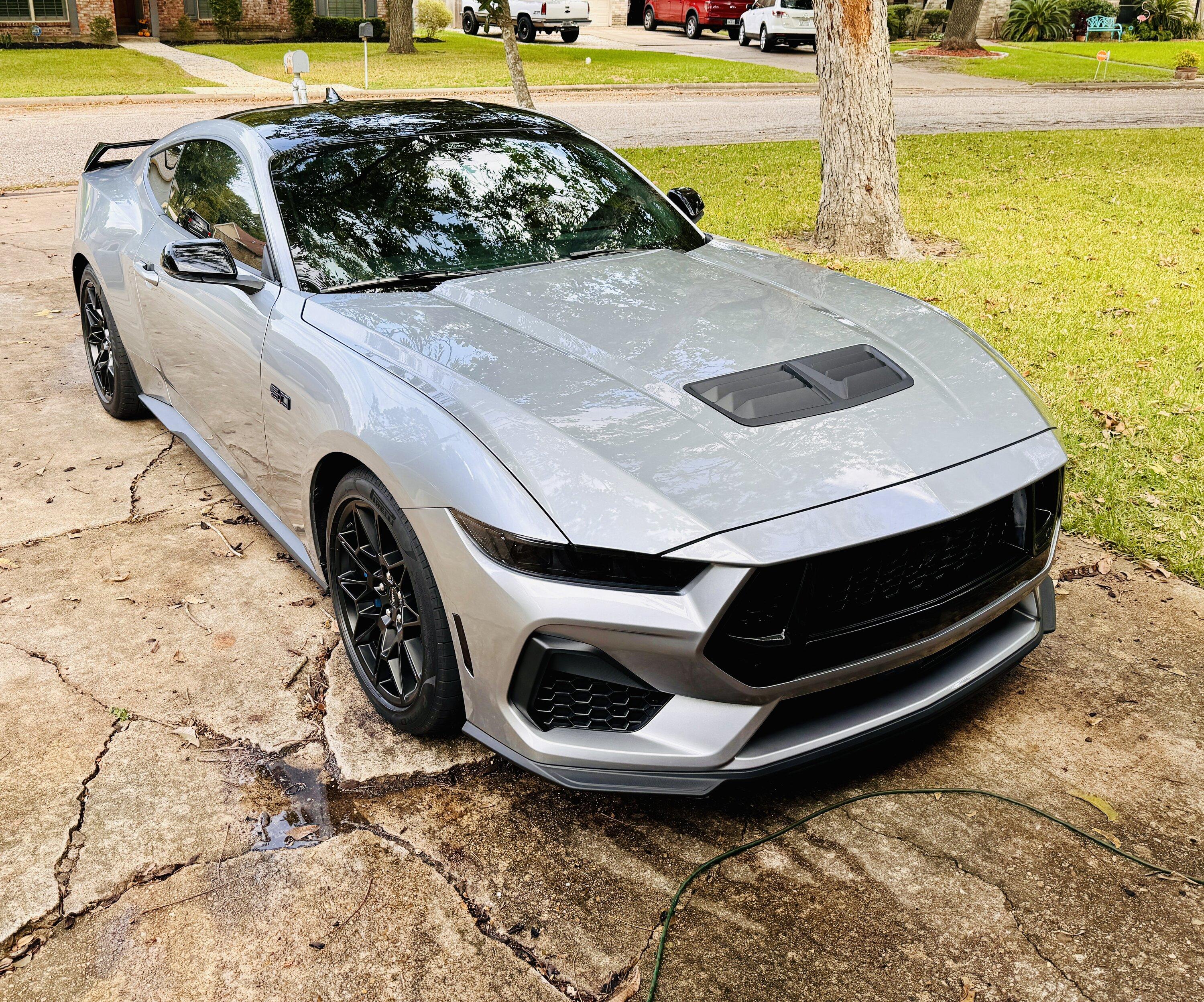 S650 Mustang RTR hood vent installed! IMG_6159