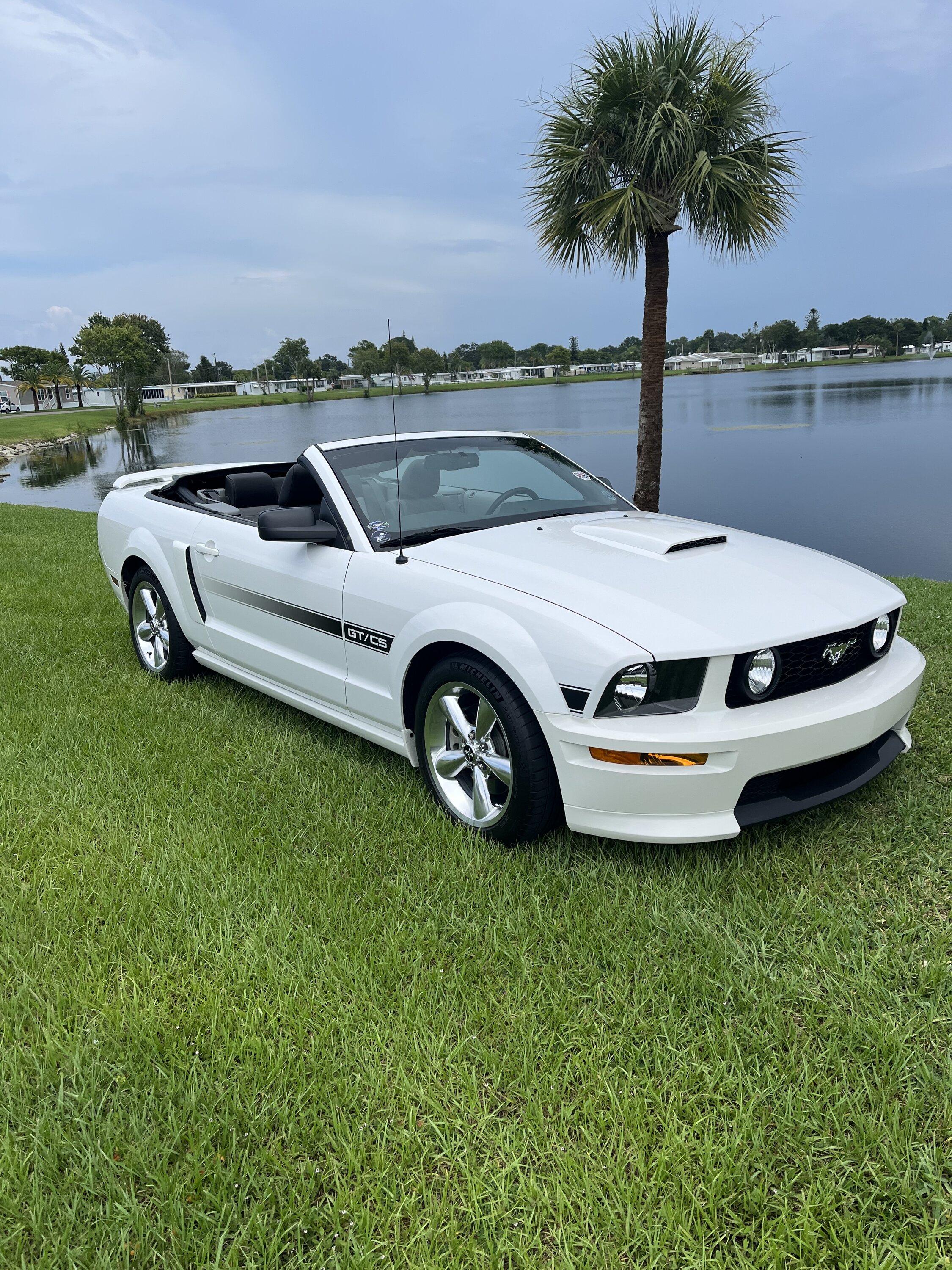 S650 Mustang 24 GT/CS white/ blue wheels! IMG_6316