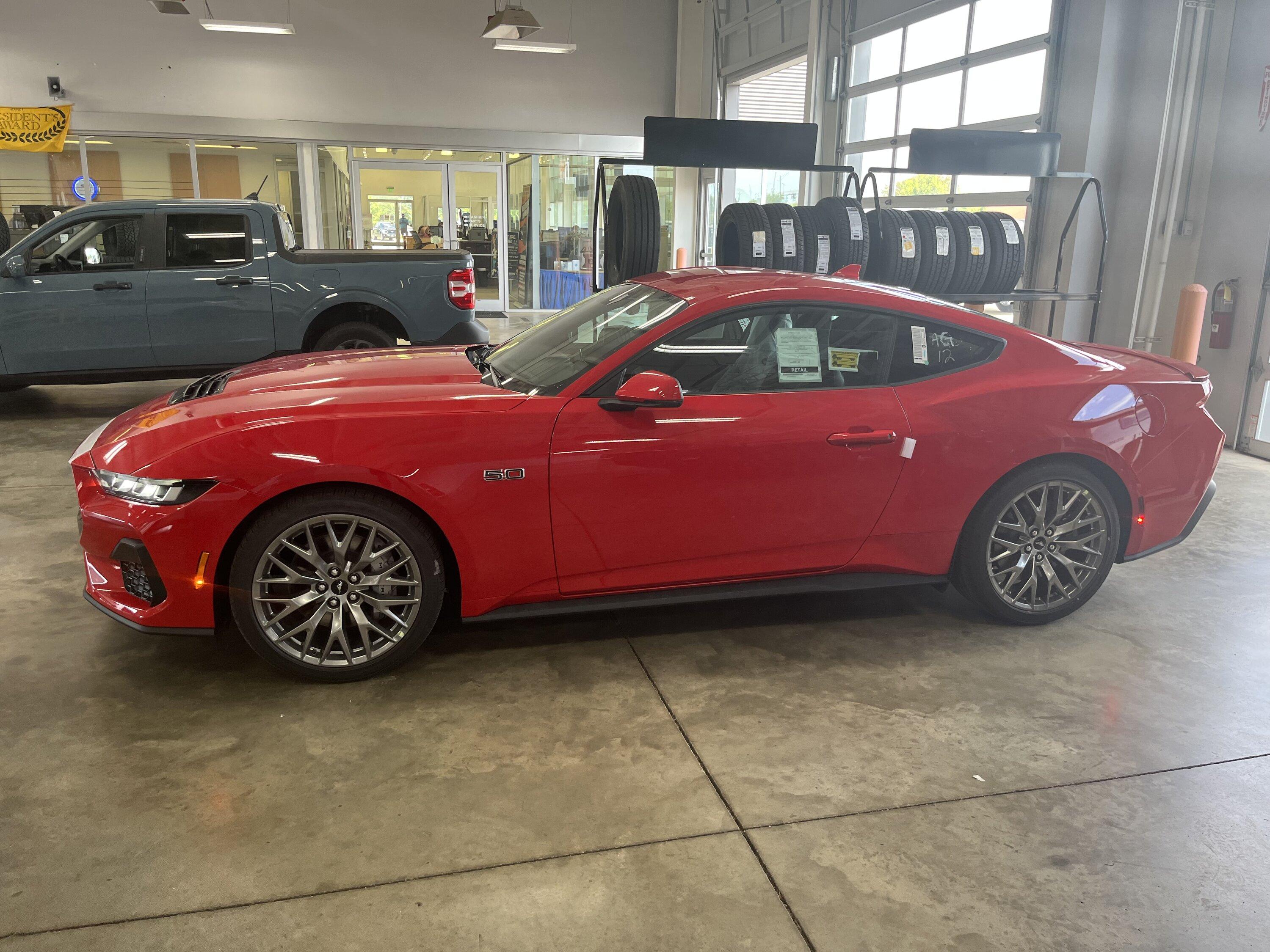S650 Mustang Dealer just unexpectedly received 4 GTs!! IMG_7922