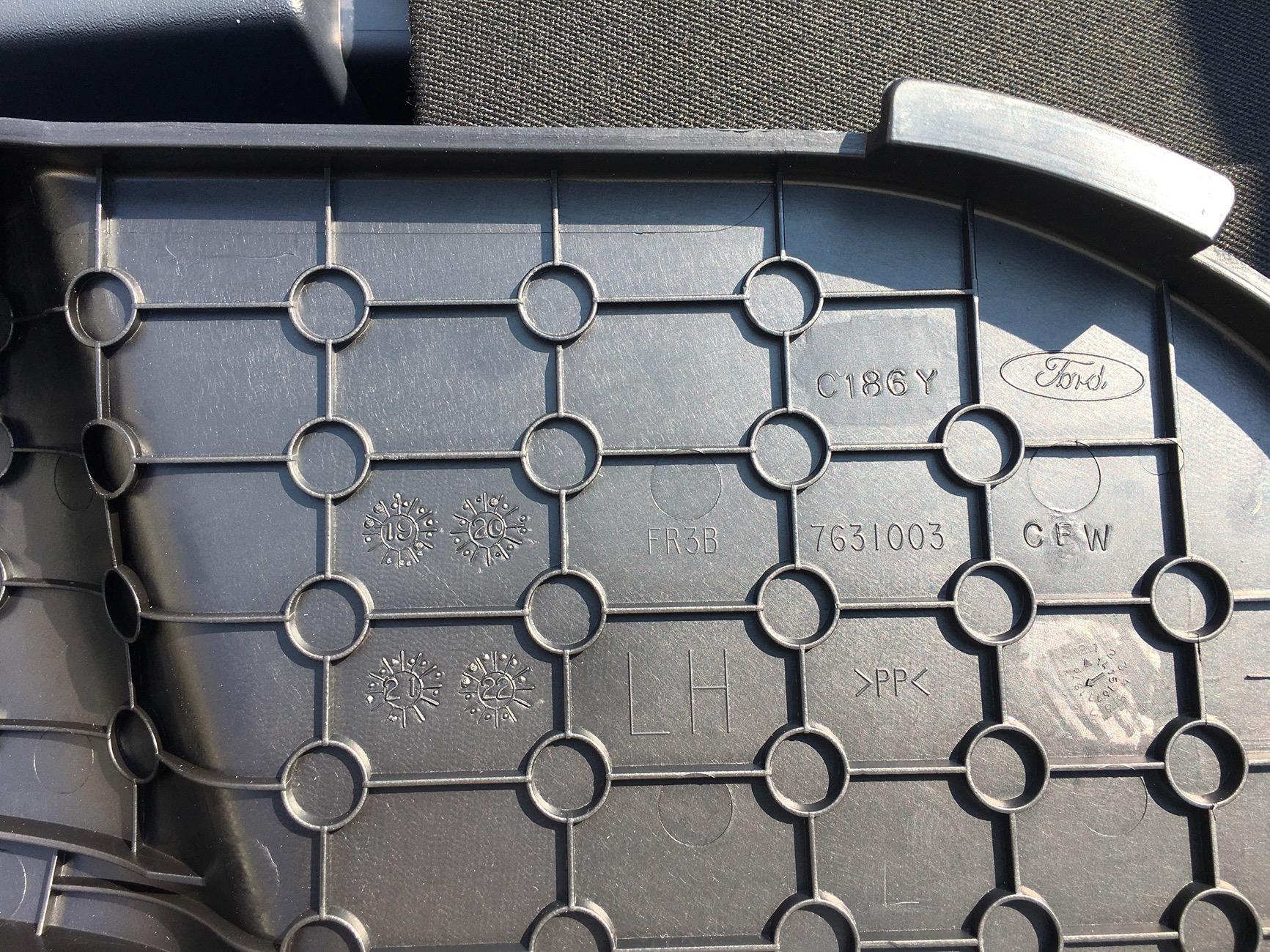 S650 Mustang Convertible plastic cover inserts IMG_7941.JPG