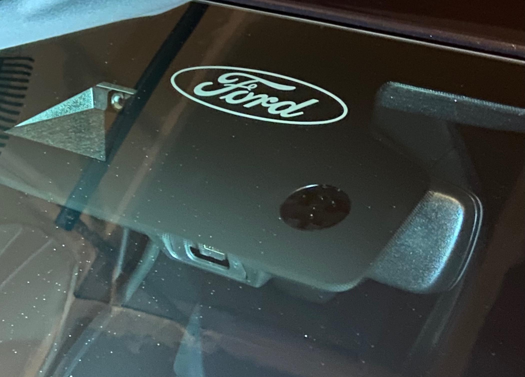 S650 Mustang USB Port in mirror IMG_8263