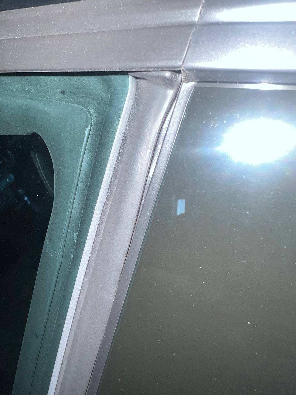 S650 Mustang Weird Window Rubber gap IMG_9832