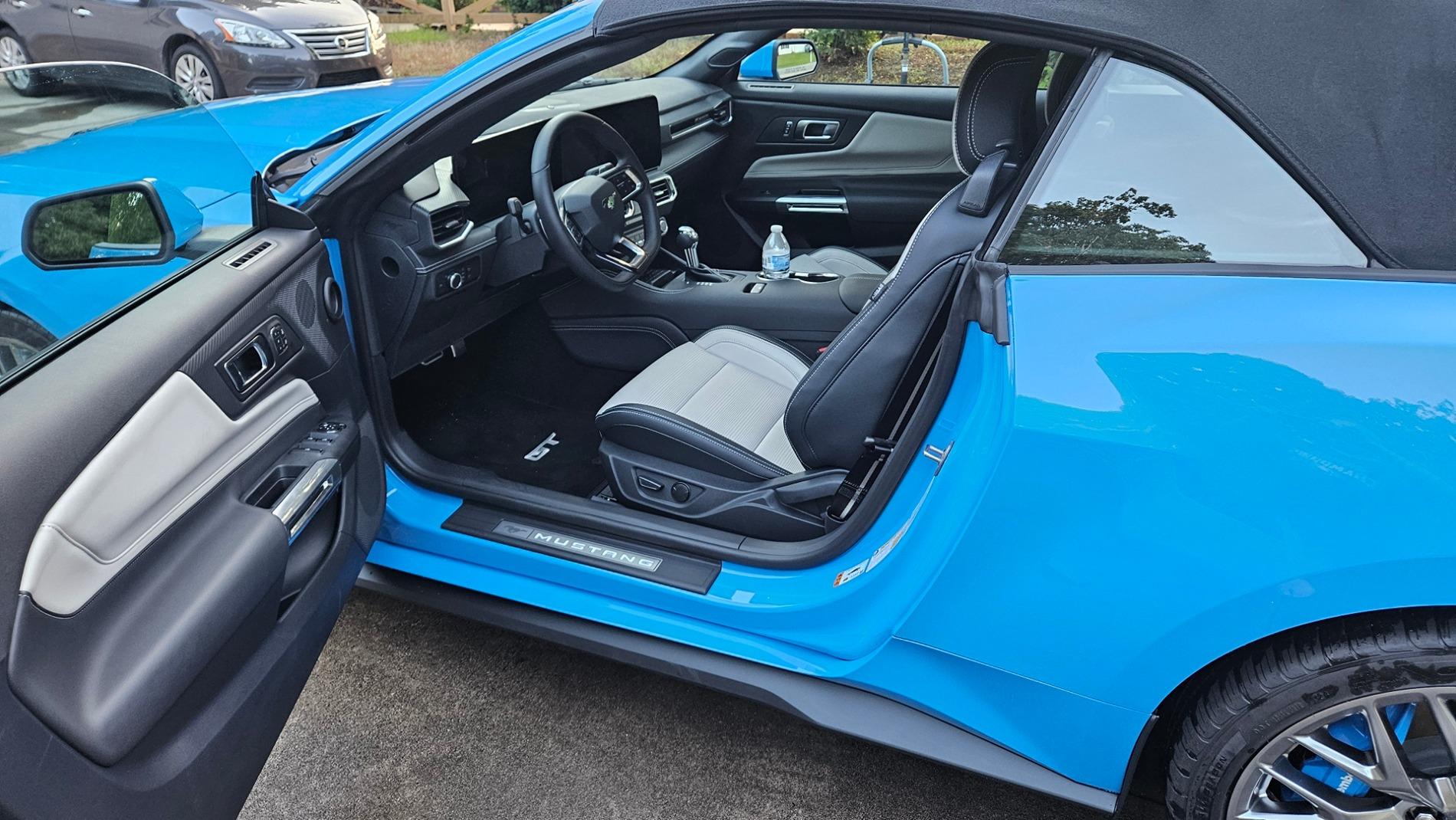 S650 Mustang Official GRABBER BLUE Mustang S650 Thread Interior