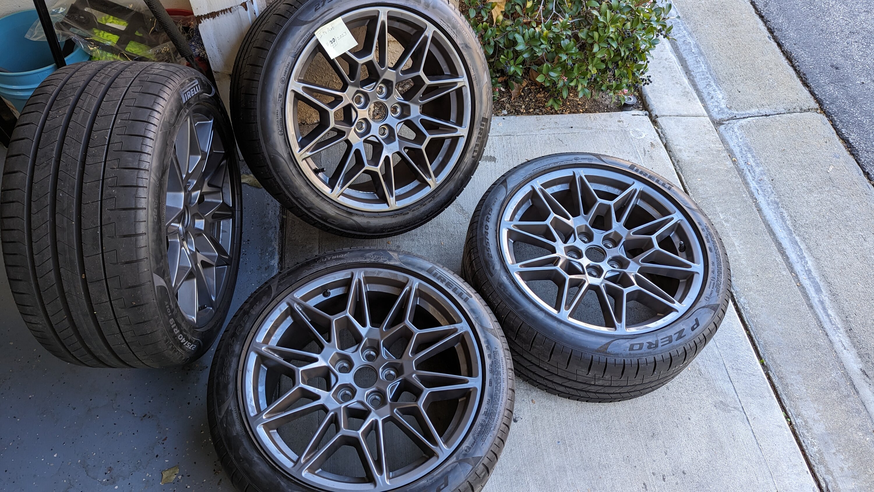 S650 Mustang 2024 mustang 19" X 9" (F) 19" X 9.5" (R) Carbonized Gray-Painted Aluminum Performance Pack wheels and Pirelli PZero tires(PZ4) pxl_20231122_192654740-
