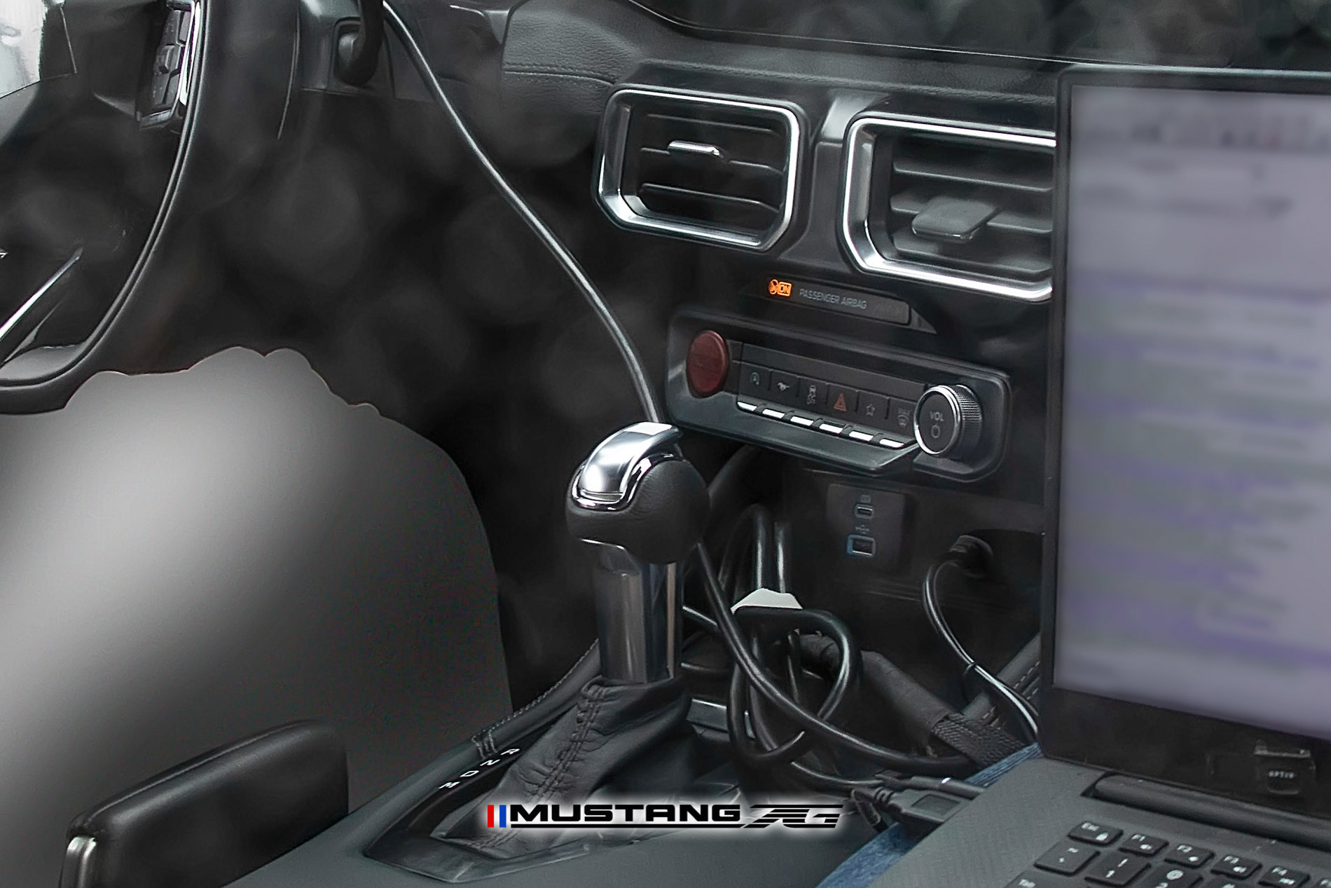 S650 2023 Mustang EcoBoost Interior Spyshot 29.jpg
